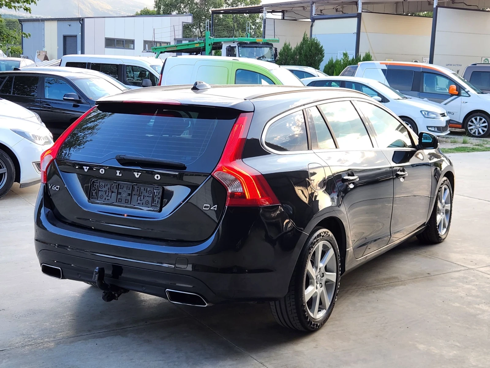 Volvo V60 2.0 D4 180 Momentum - изображение 5