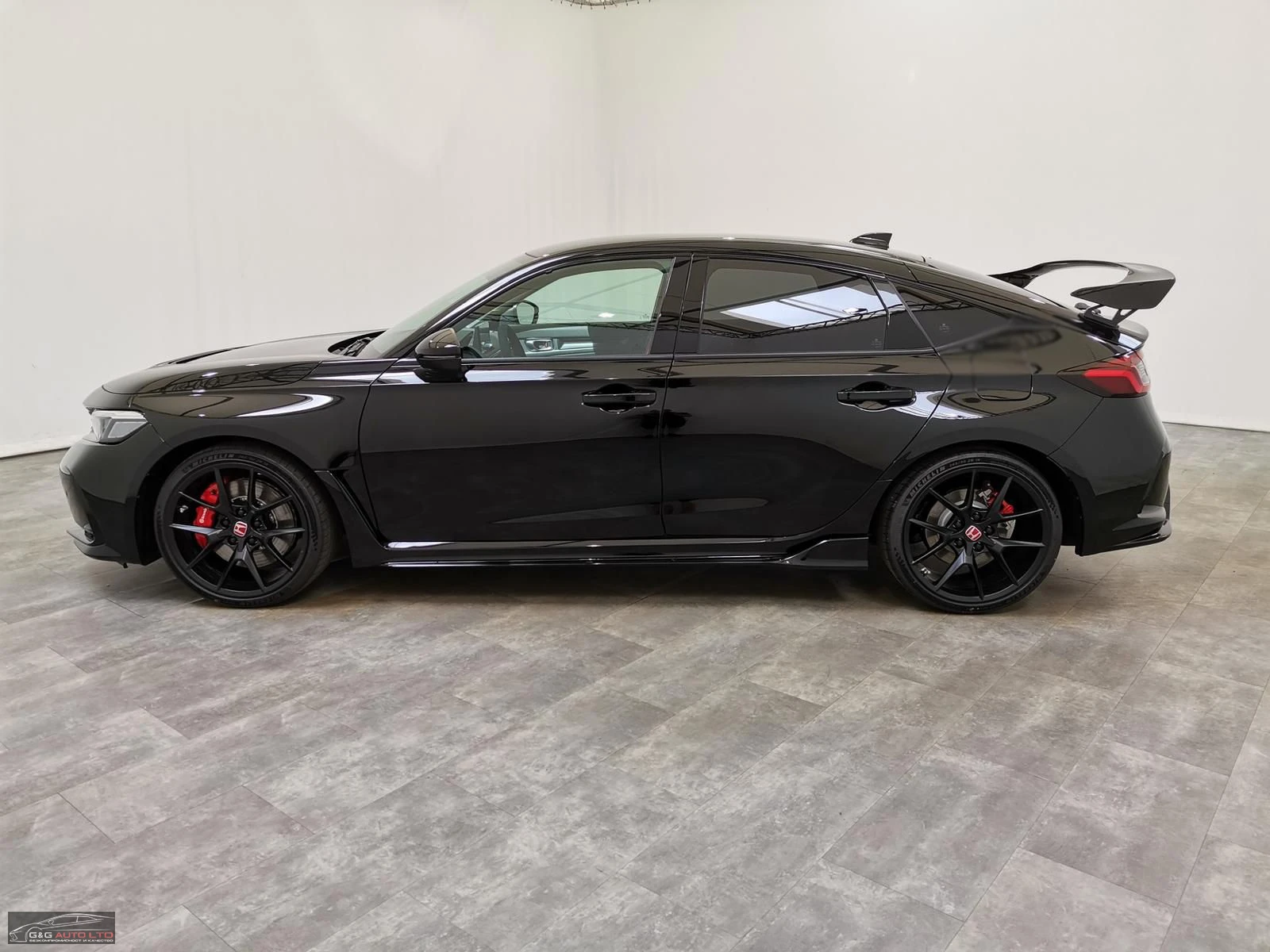 Honda Civic TYPE R/329HP/2.0i-VTEC/LED/NAVI/ACC/CARPLAY/460b - изображение 4