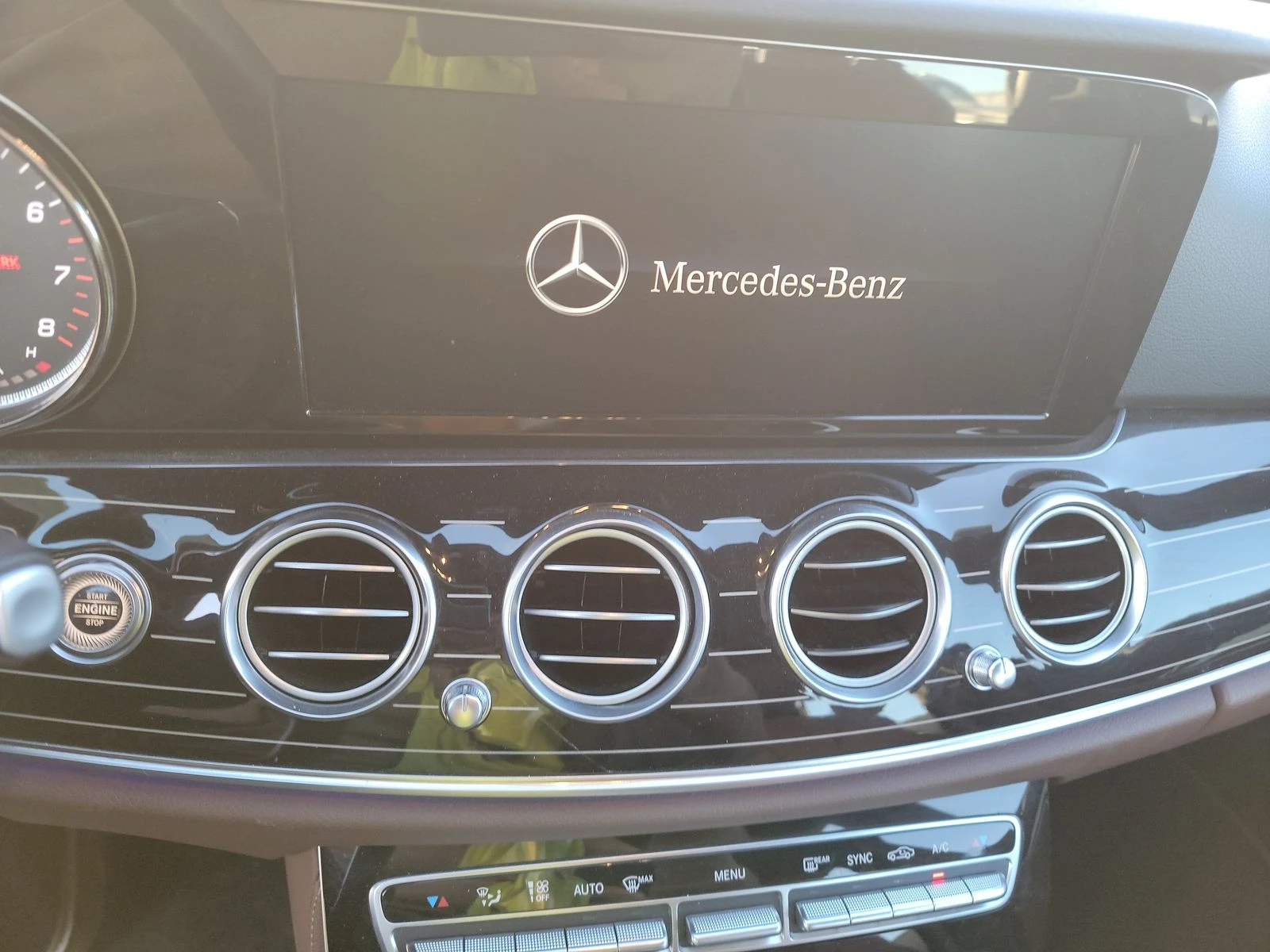 Mercedes-Benz E 300 4MATIC* AMG PACK* 360* * NFC* BURMESTER* KEYLESS G - изображение 10