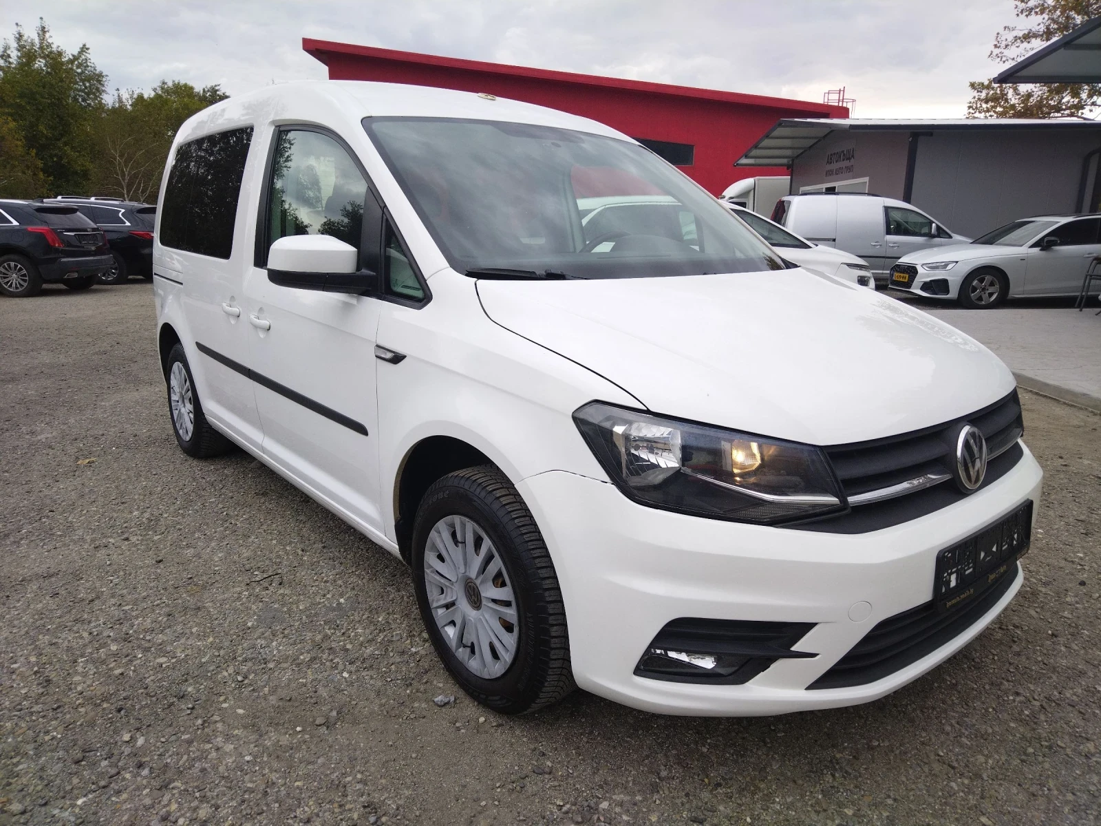 VW Caddy 102 к.с, темпомат, 5 места, инвалидна рампа - изображение 3