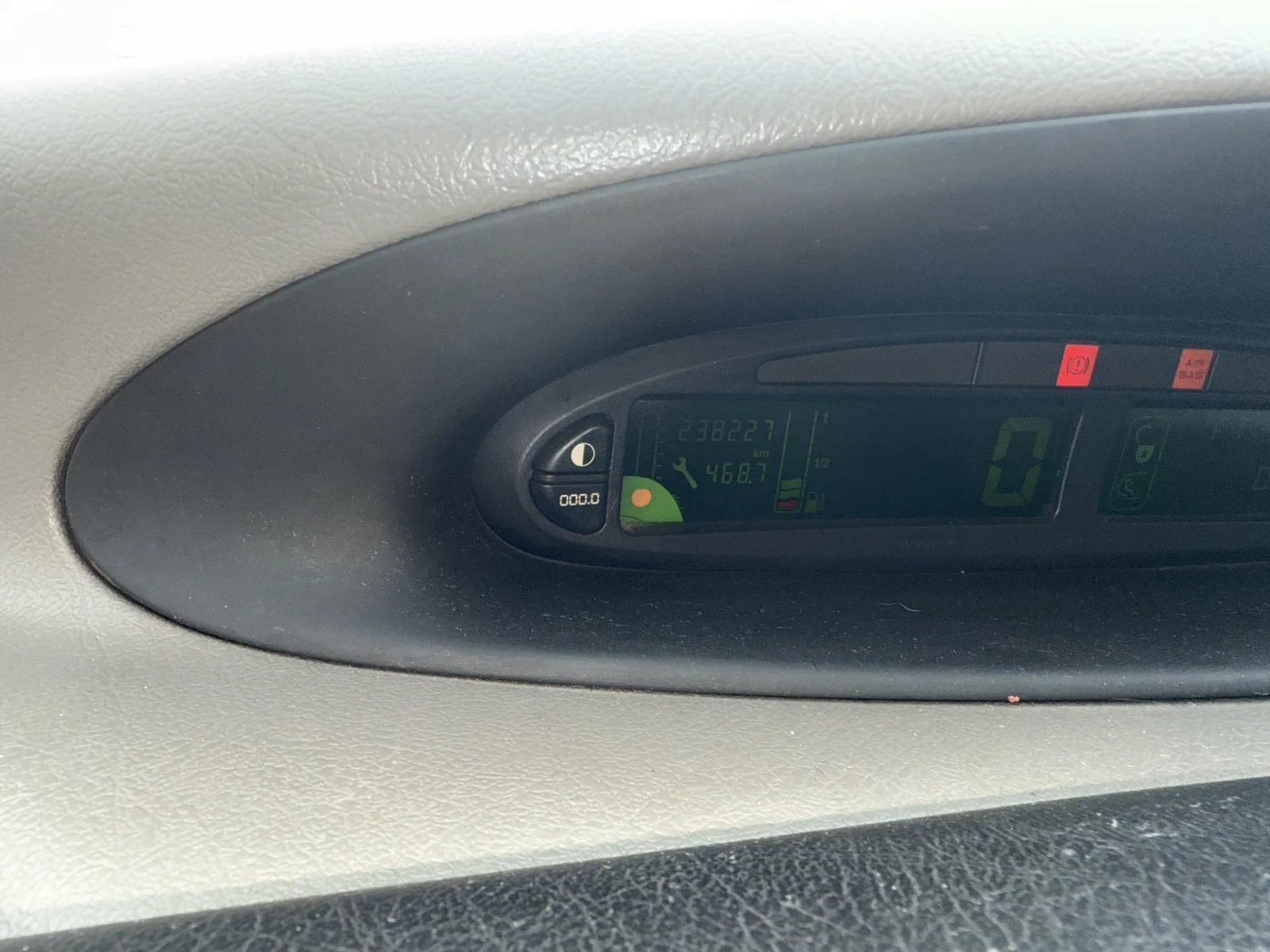 Citroen Xsara picasso 2.0HDI - изображение 10