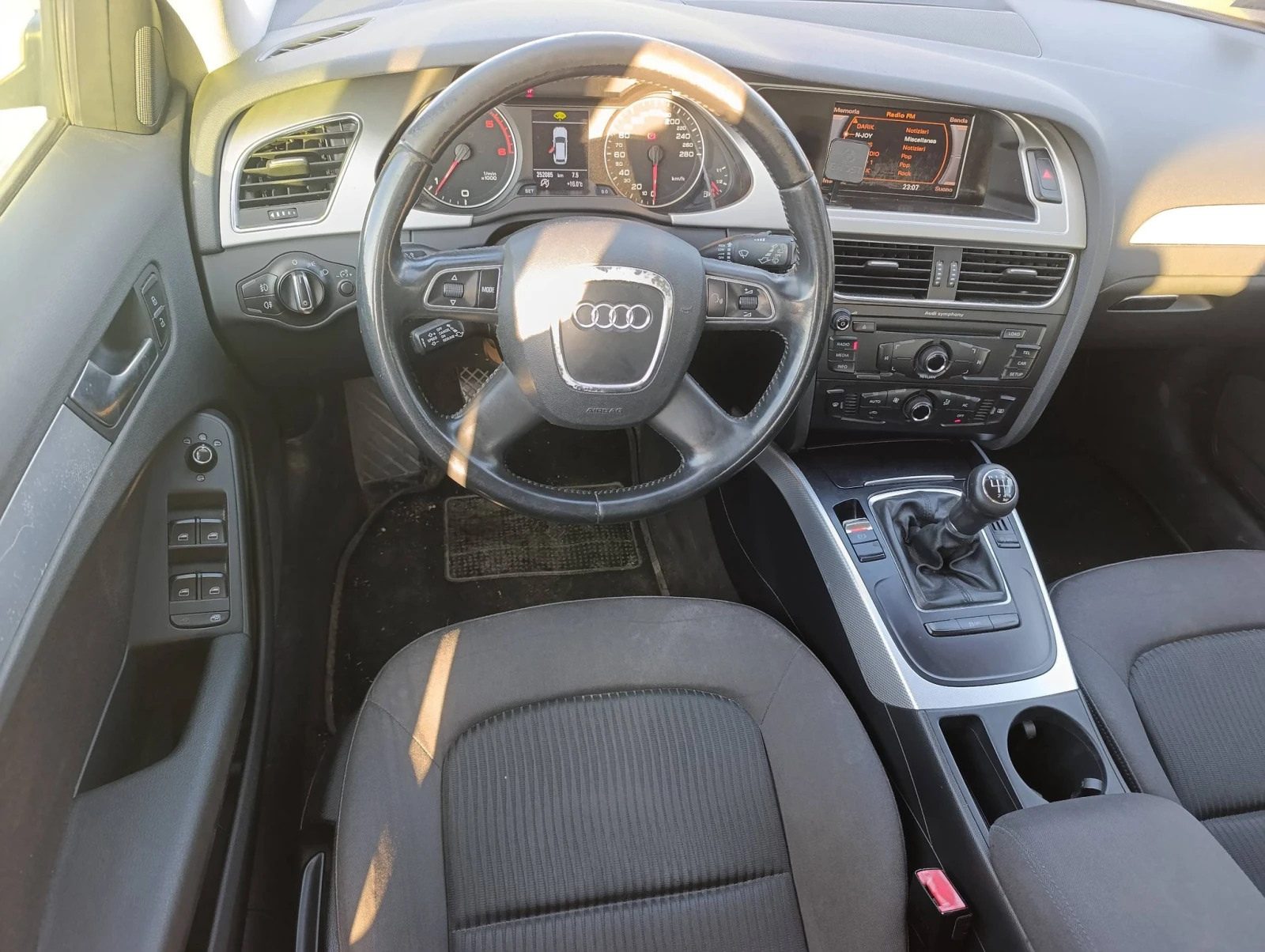 Audi A4 2.0 TDI , снимка 13 - Автомобили и джипове - 53815619