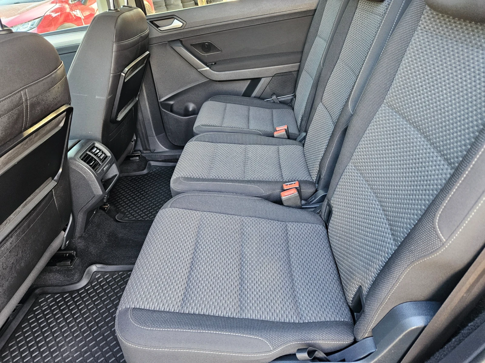 VW Touran 2.0 TDI DSG , снимка 17 - Автомобили и джипове - 53903095