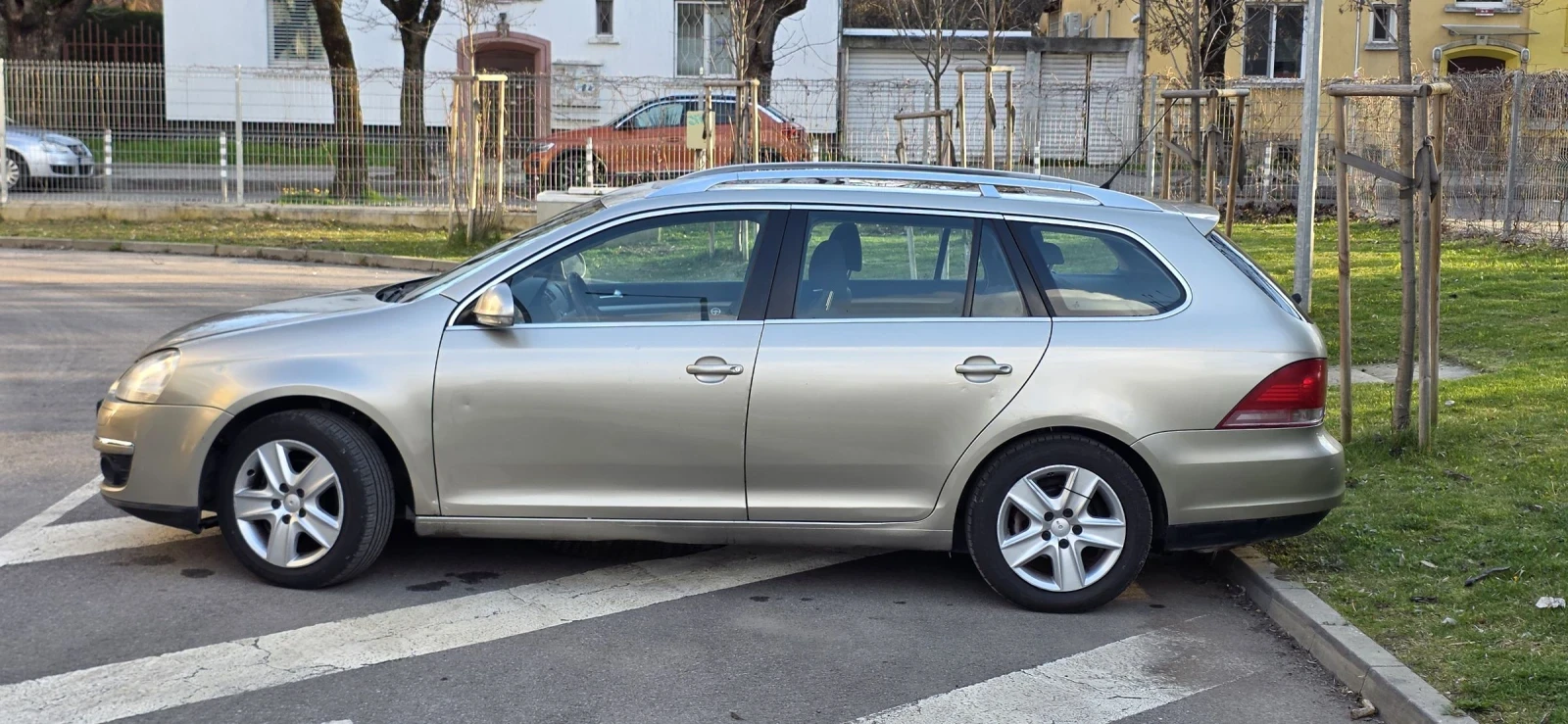 VW Golf 1.6i LPG, снимка 2 - Автомобили и джипове - 54140805