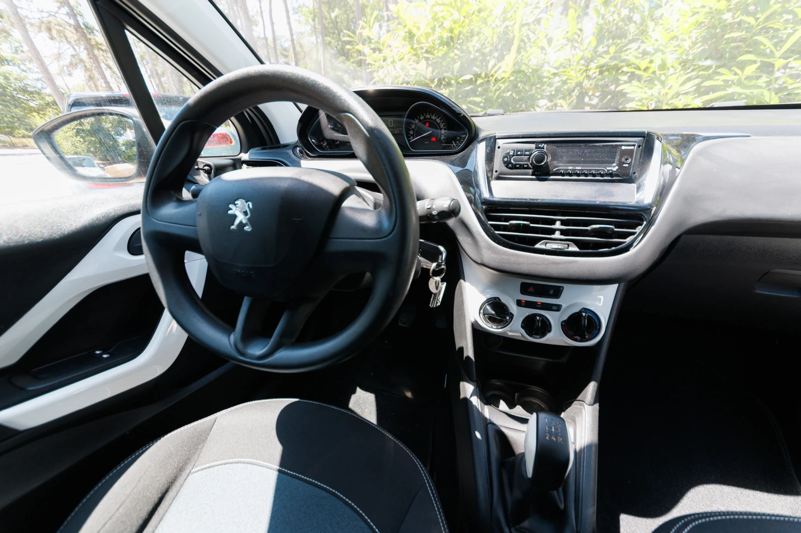 Peugeot 208, снимка 11 - Автомобили и джипове - 54213229