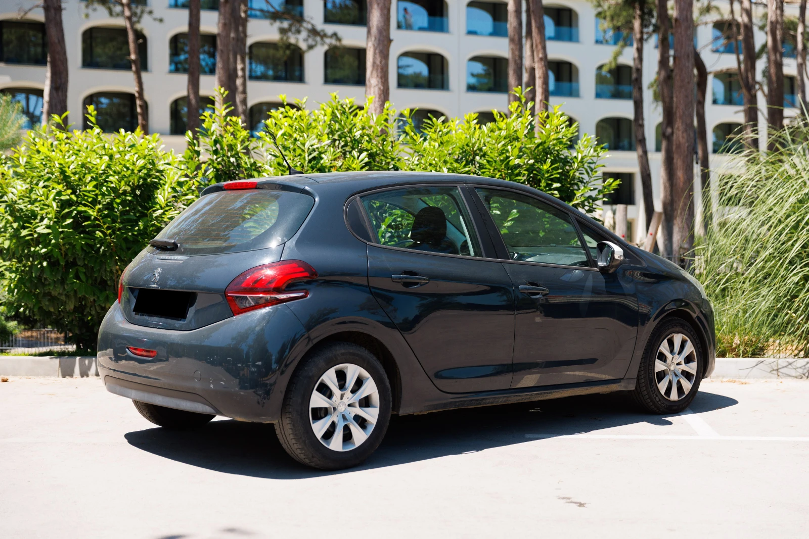 Peugeot 208, снимка 6 - Автомобили и джипове - 54213229