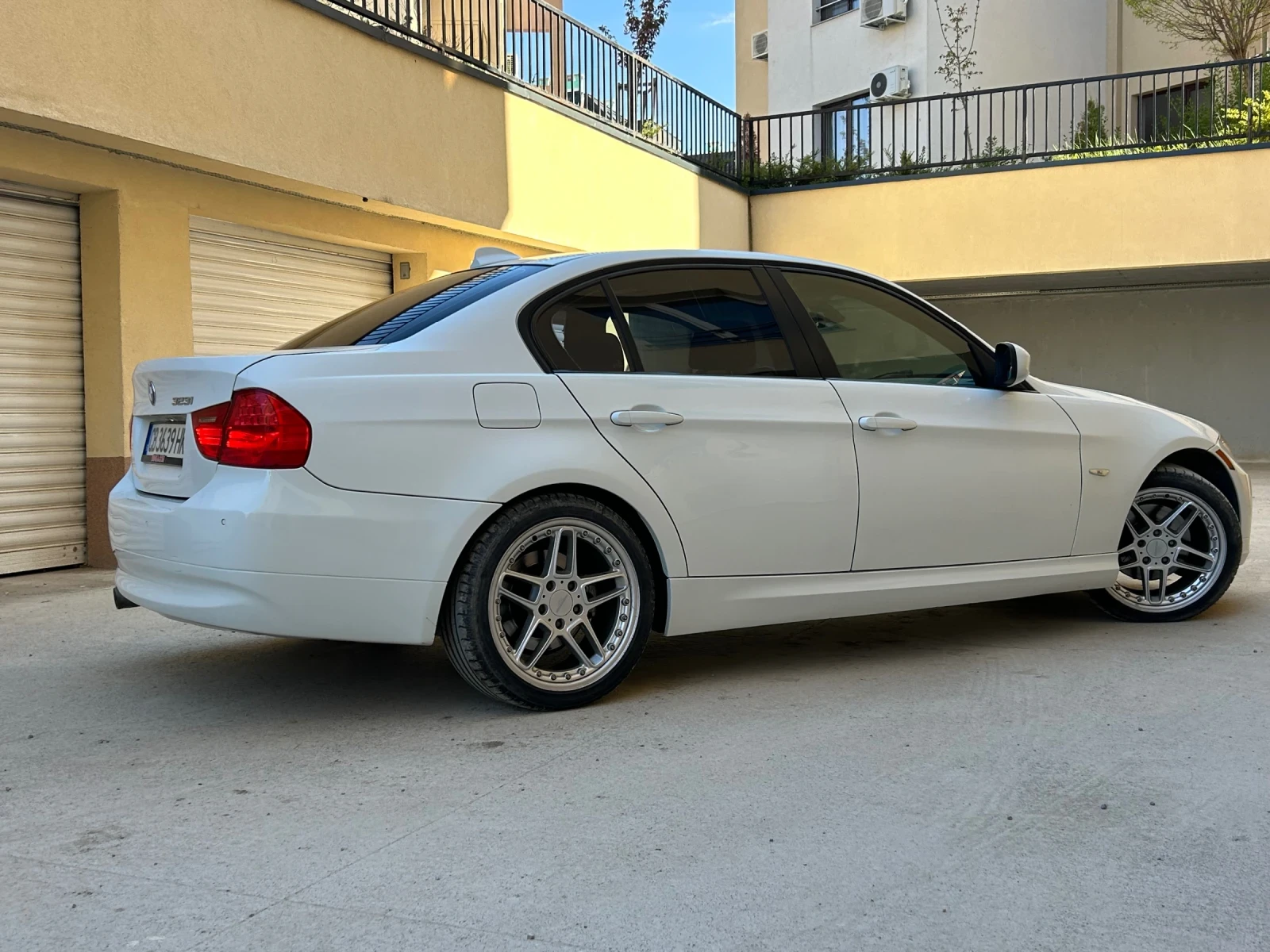 BMW 323 323i, снимка 3 - Автомобили и джипове - 54445410