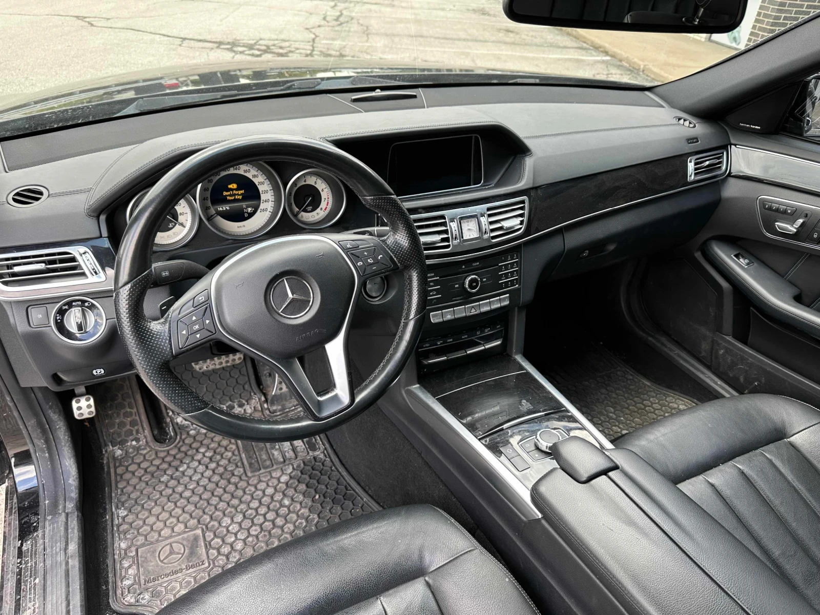 Mercedes-Benz E 400 4MATIC / AMG / КАМЕРА / CARFAX / ЦЕНА ДО БГ /, снимка 7 - Автомобили и джипове - 54491408