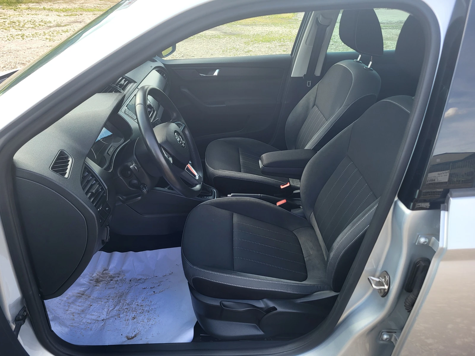 Skoda Fabia 1.0i * АВТОМАТИК* , снимка 9 - Автомобили и джипове - 55009212