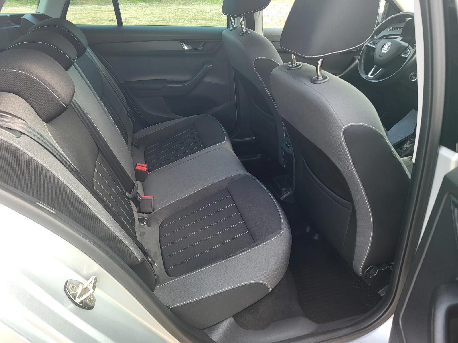Skoda Fabia 1.0i * АВТОМАТИК* , снимка 12 - Автомобили и джипове - 55009212