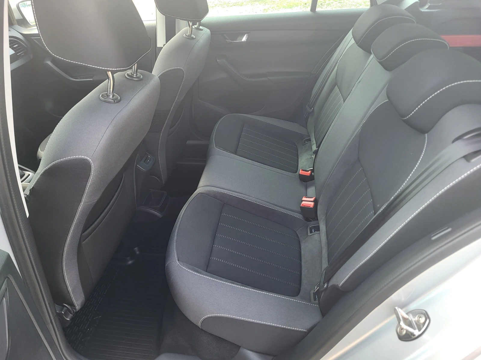 Skoda Fabia 1.0i * АВТОМАТИК* , снимка 10 - Автомобили и джипове - 55009212