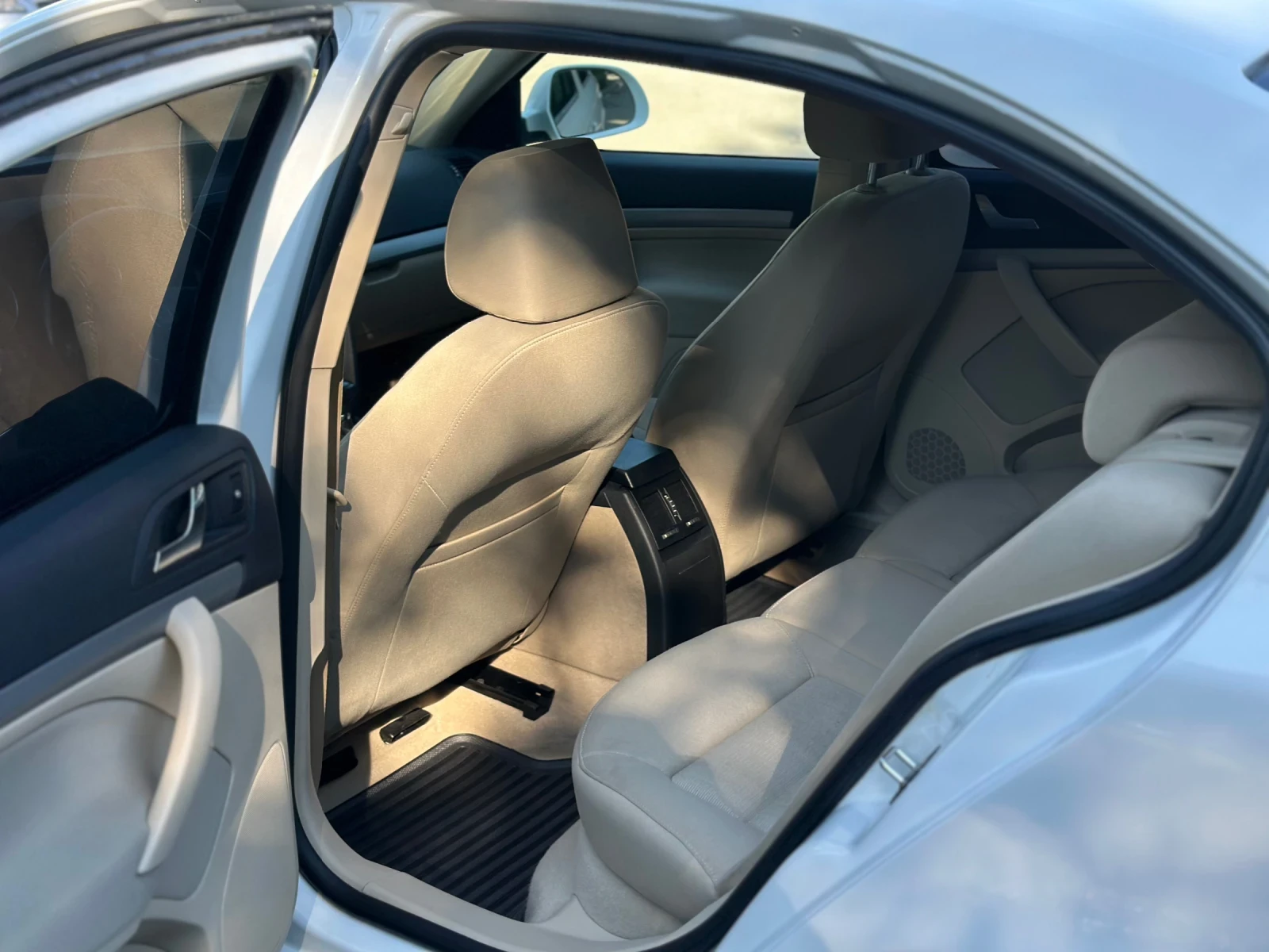 Skoda Octavia 2.0 TDI автоматик , снимка 14 - Автомобили и джипове - 55273442