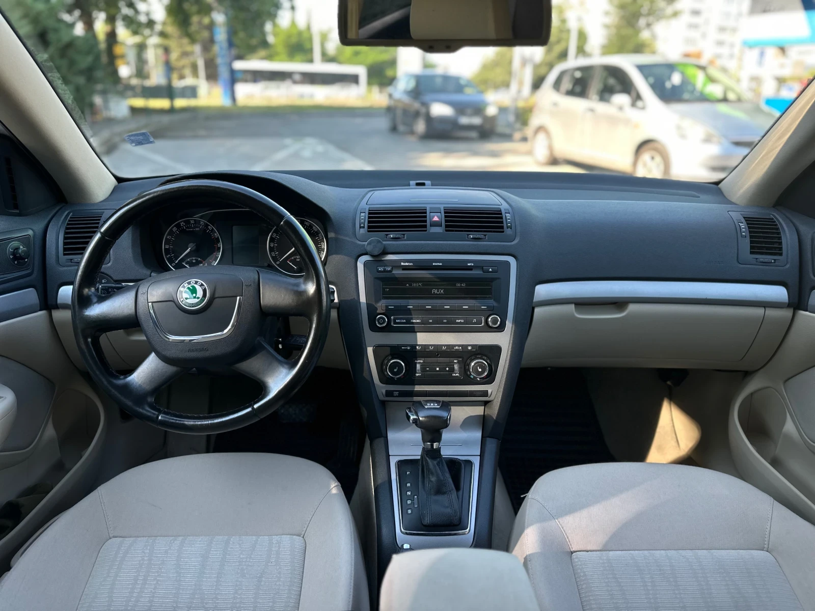 Skoda Octavia 2.0 TDI автоматик , снимка 11 - Автомобили и джипове - 55273442