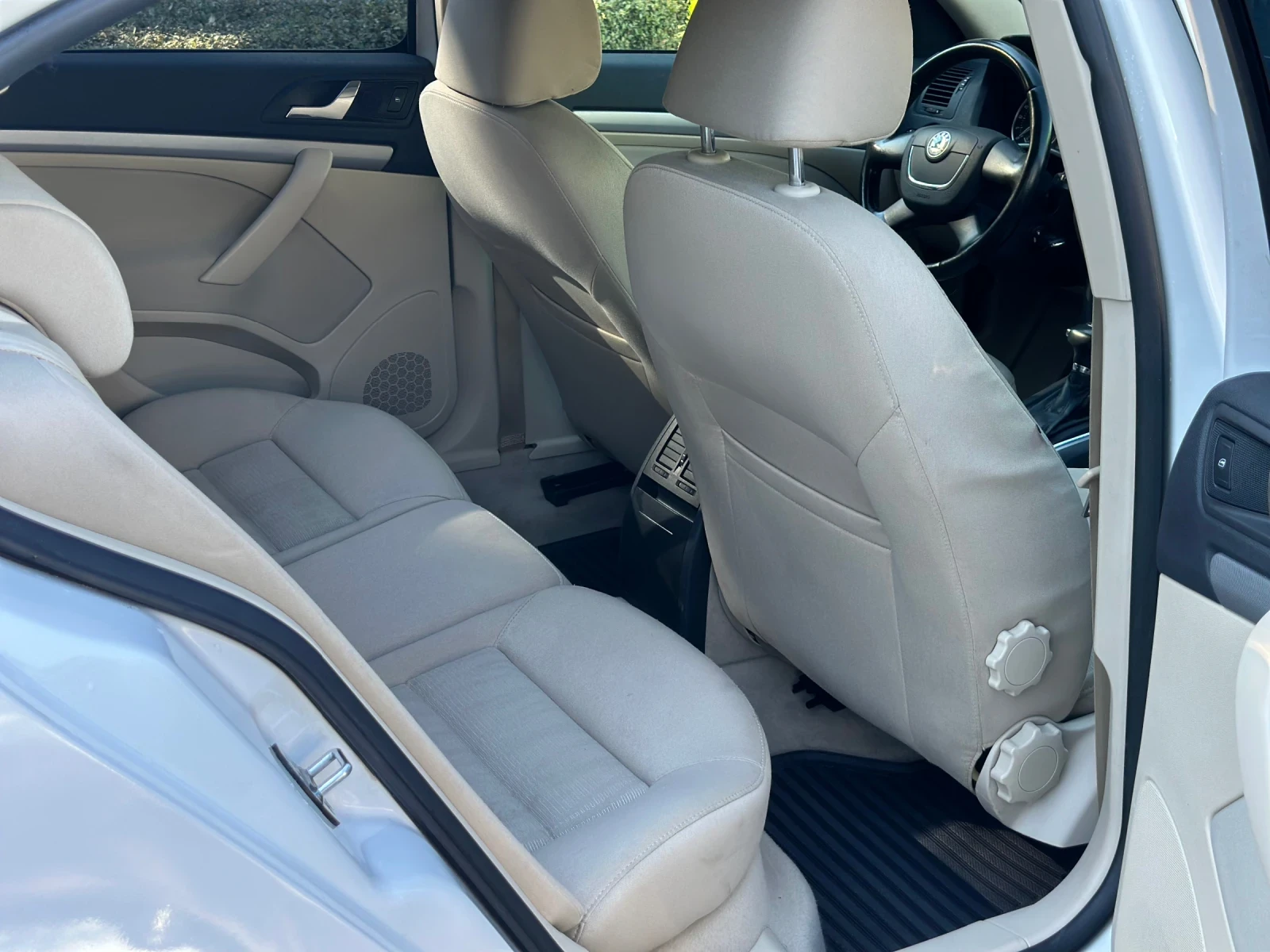 Skoda Octavia 2.0 TDI автоматик , снимка 15 - Автомобили и джипове - 55273442