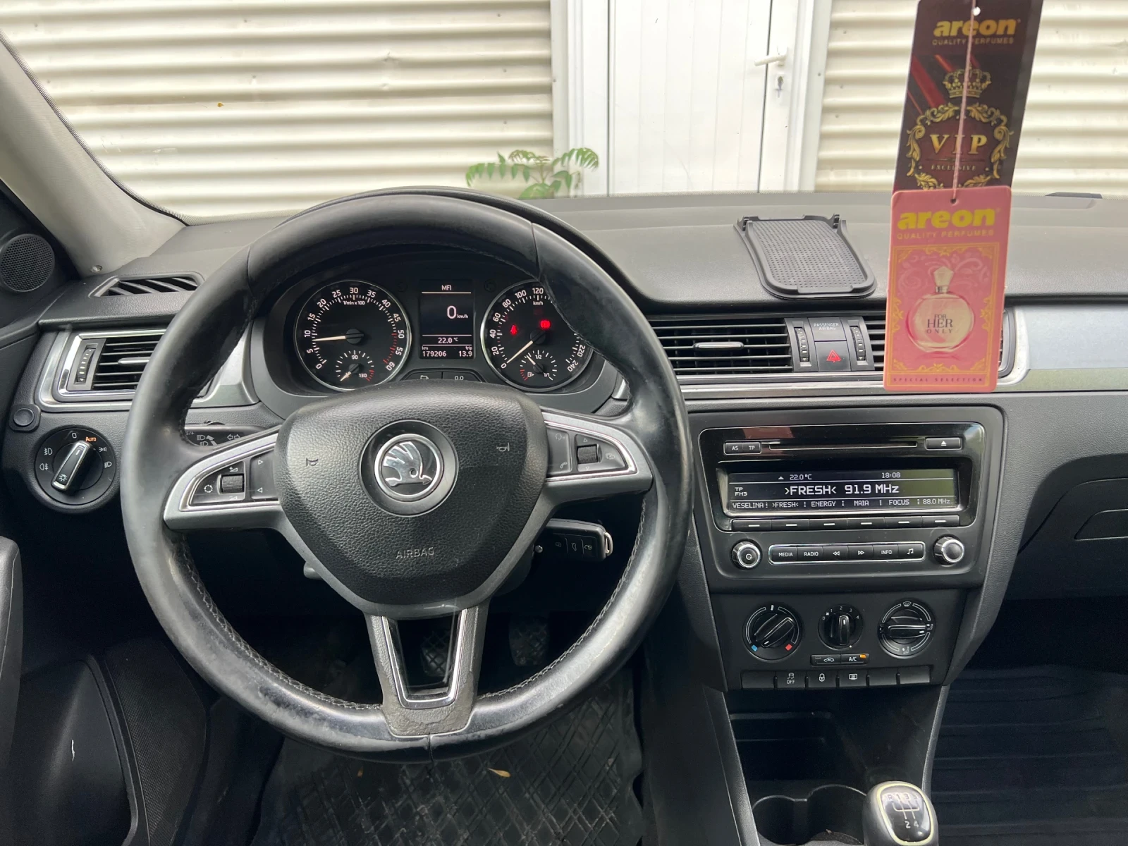 Skoda Rapid 1.6TDI 105кс, снимка 10 - Автомобили и джипове - 55588948