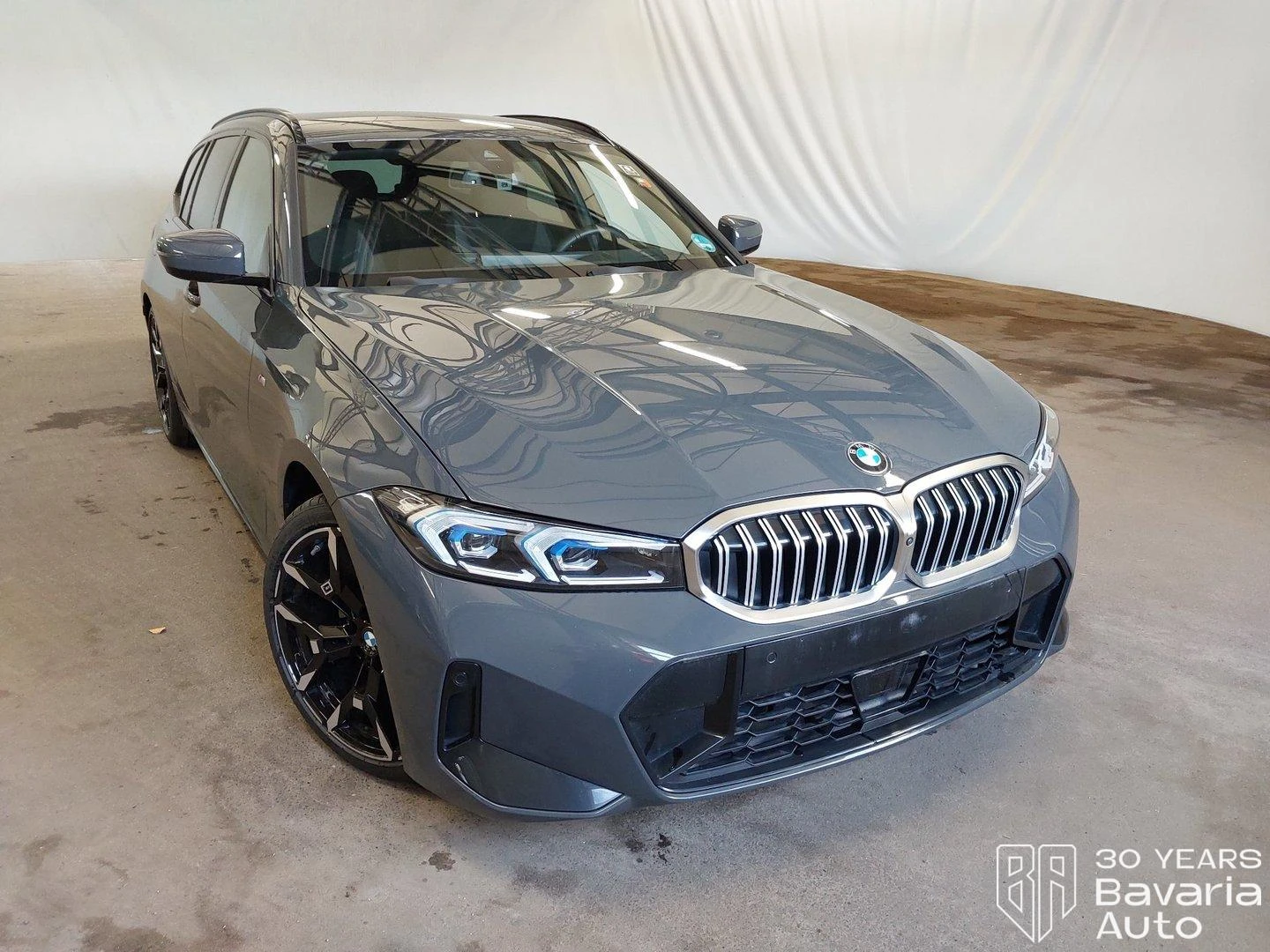 BMW 320 d xDrive Touring Sportautomatic, снимка 4 - Автомобили и джипове - 56235460