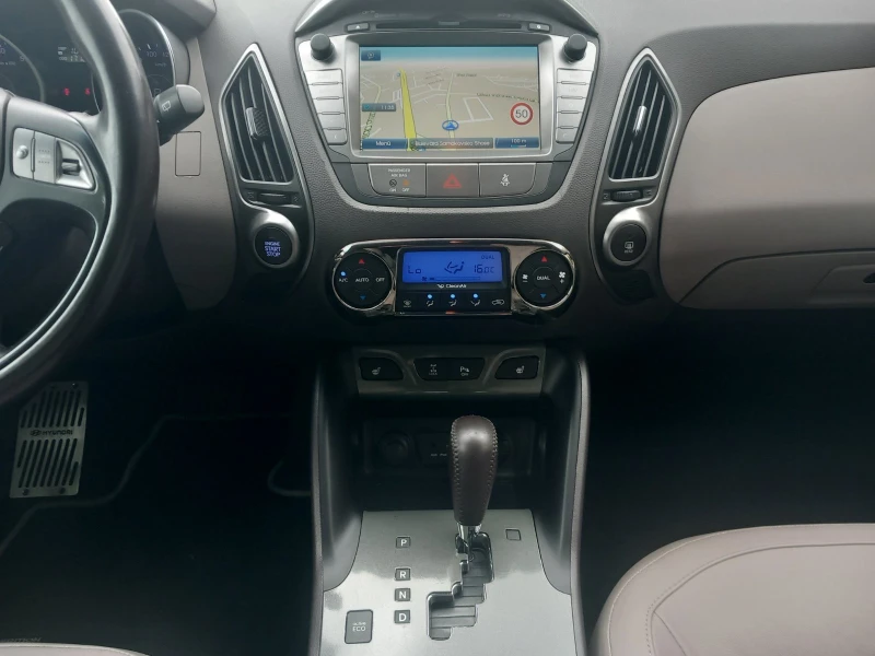 Hyundai IX35 2.0, снимка 15 - Автомобили и джипове - 47544821