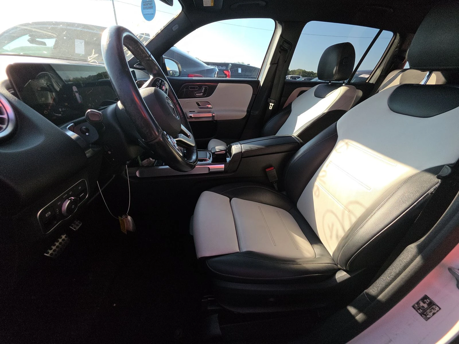 Mercedes-Benz GLB 4MATIC/AMG LINE/КАМЕРА/ПОДГРЕВ/ - изображение 8