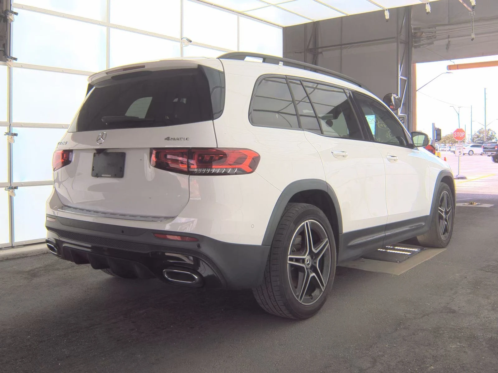 Mercedes-Benz GLB 4MATIC/AMG LINE/КАМЕРА/ПОДГРЕВ/ - изображение 4