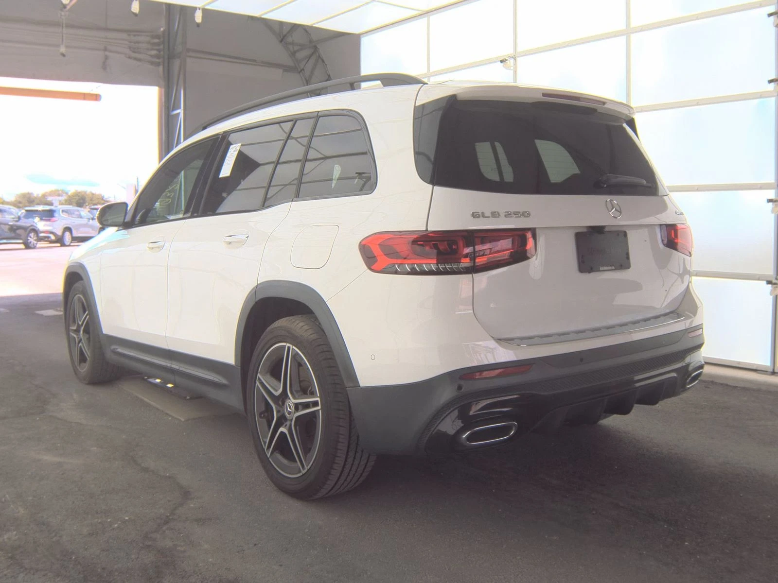 Mercedes-Benz GLB 4MATIC/AMG LINE/КАМЕРА/ПОДГРЕВ/ - изображение 6