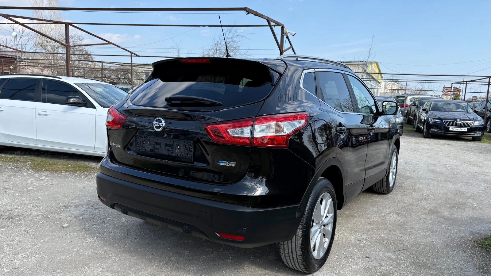 Nissan Qashqai 1.5dci 360KAMEPИ НАВИ СТЪКЛЕН ТАВАН КАМЕРА, снимка 4 - Автомобили и джипове - 53977002