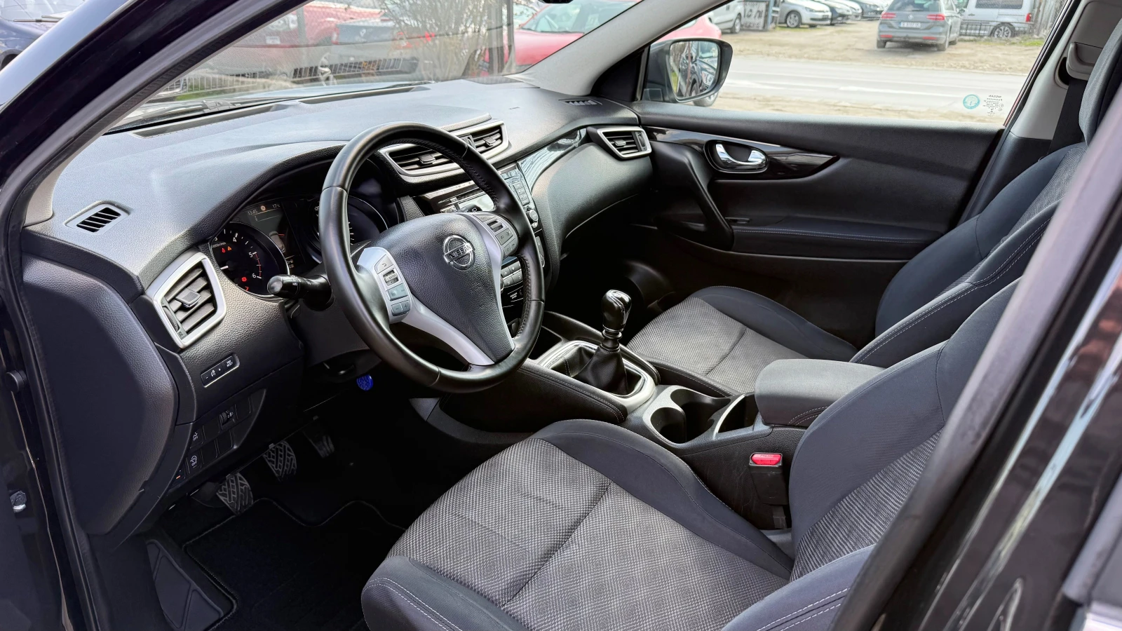 Nissan Qashqai 1.5dci 360KAMEPИ НАВИ СТЪКЛЕН ТАВАН КАМЕРА, снимка 7 - Автомобили и джипове - 53977002