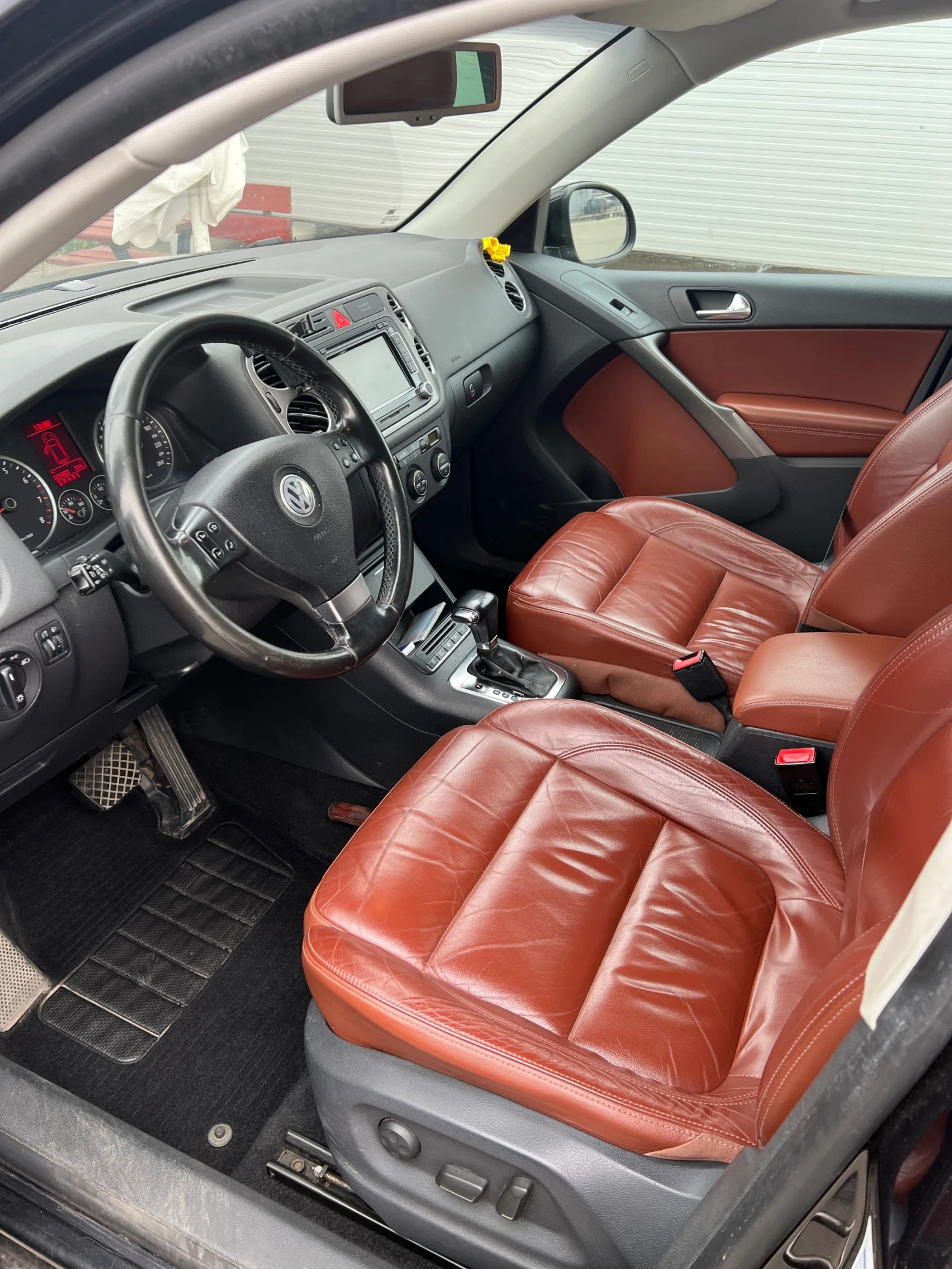 VW Tiguan 2.0 TSI, снимка 8 - Автомобили и джипове - 54179647