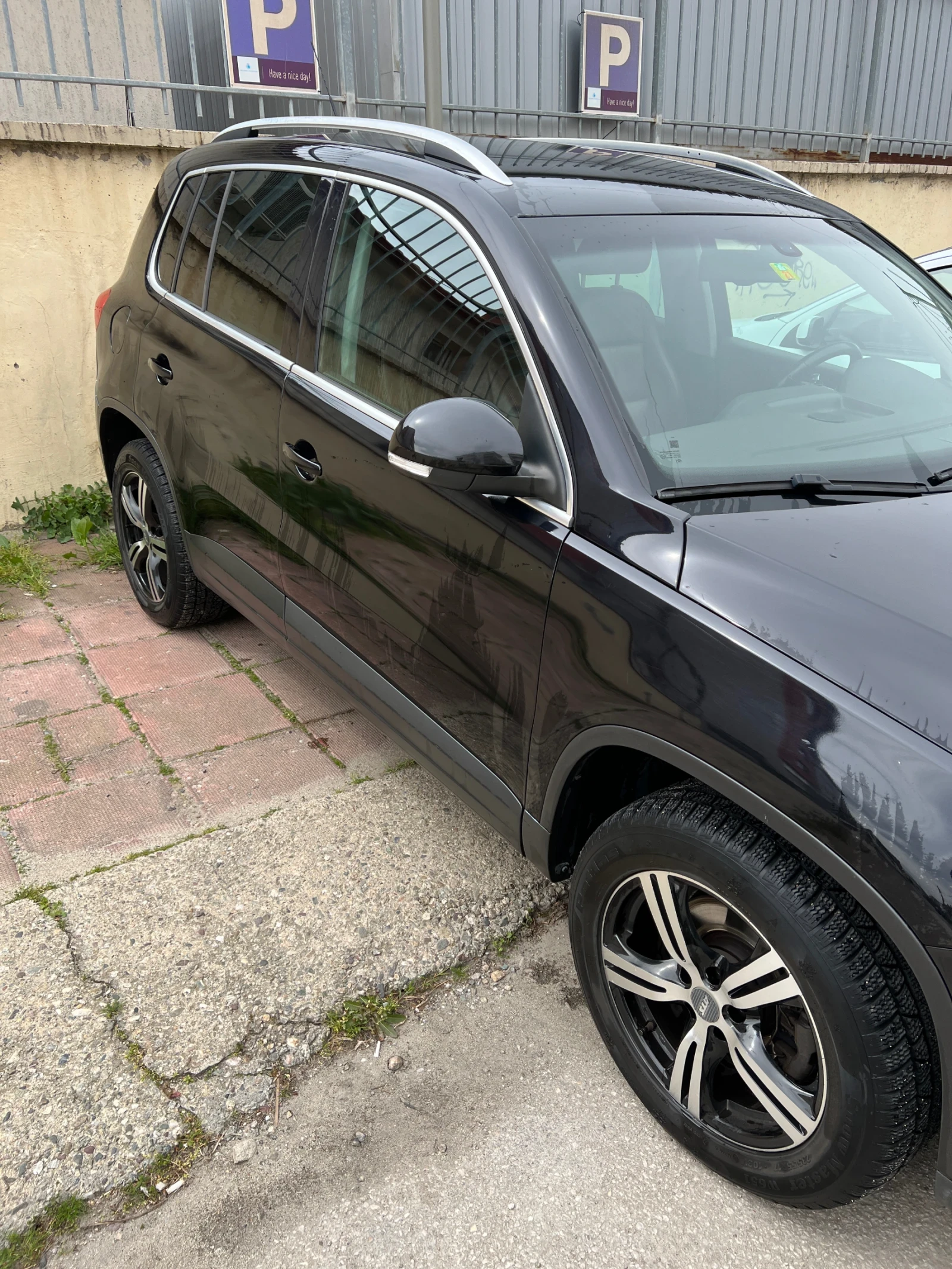 VW Tiguan 2.0 TSI, снимка 3 - Автомобили и джипове - 54179647