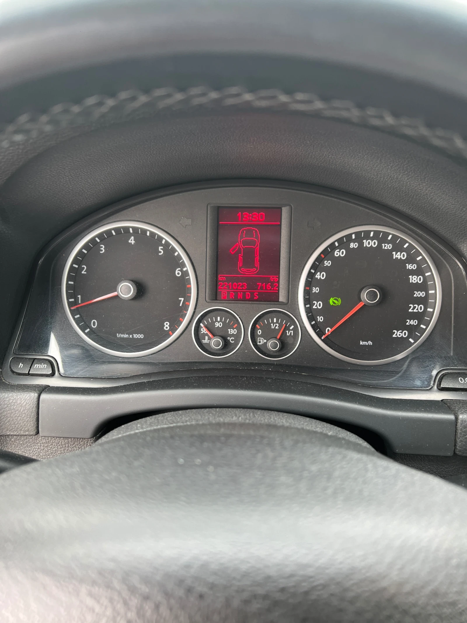 VW Tiguan 2.0 TSI, снимка 15 - Автомобили и джипове - 54179647