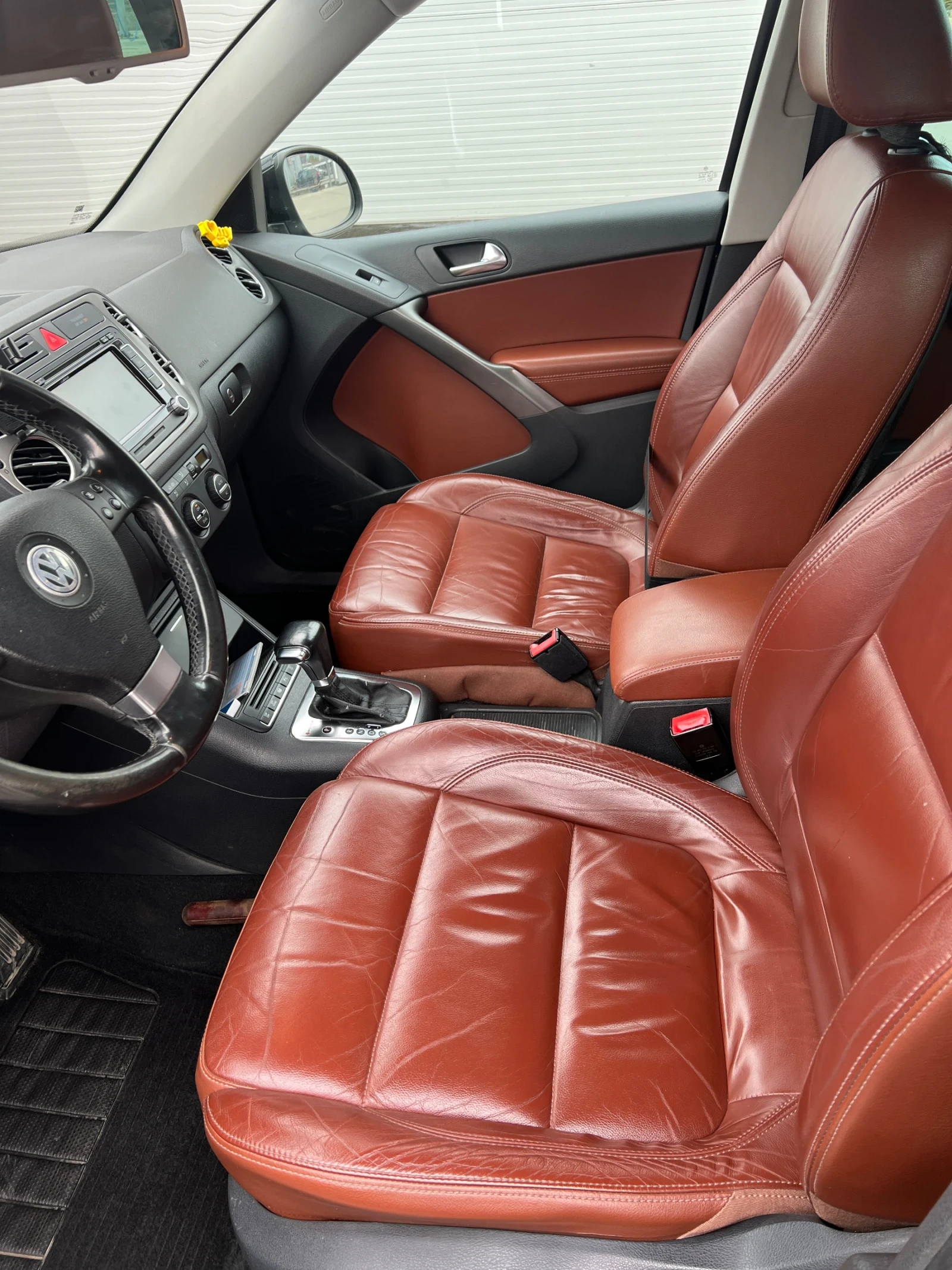 VW Tiguan 2.0 TSI, снимка 12 - Автомобили и джипове - 54179647