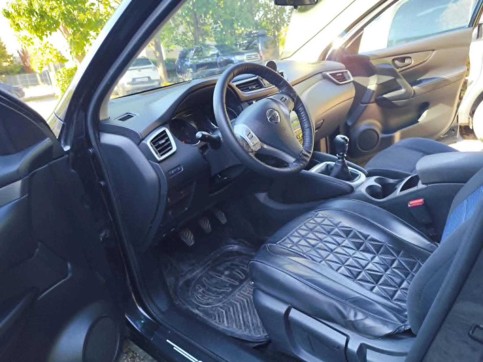 Nissan Qashqai 1.2i, снимка 8 - Автомобили и джипове - 56314643