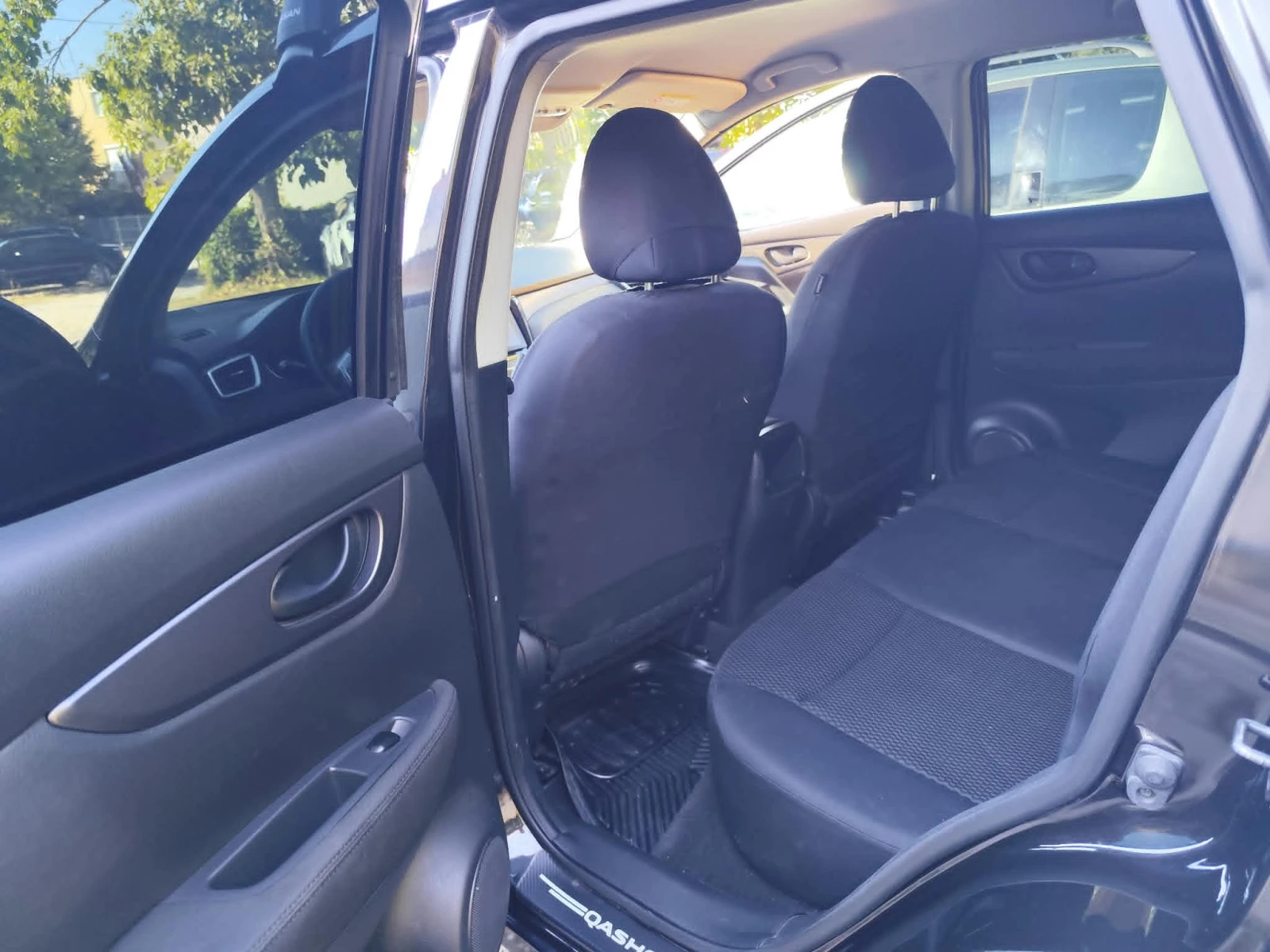 Nissan Qashqai 1.2i, снимка 9 - Автомобили и джипове - 56314643