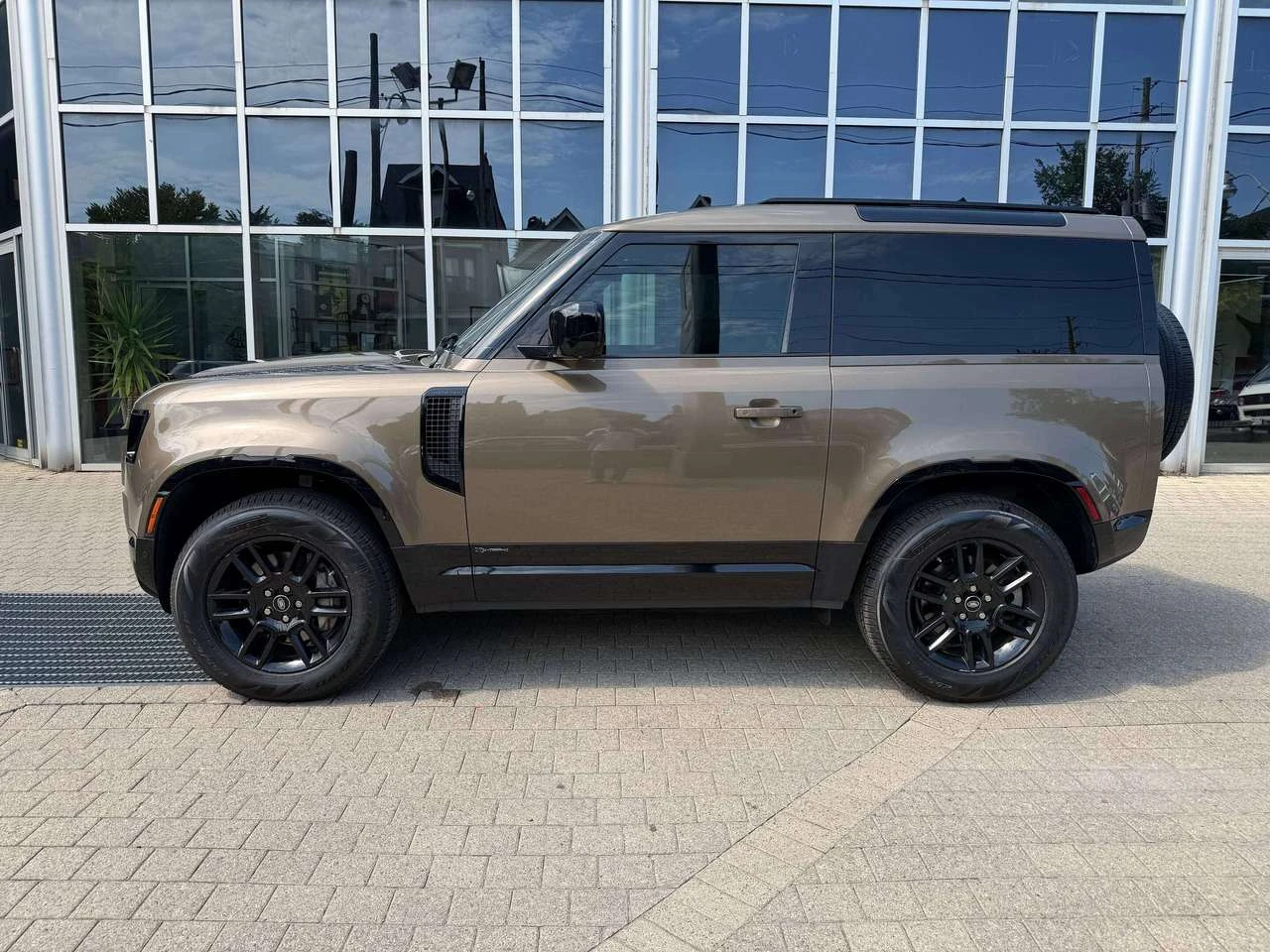 Land Rover Defender X-Dynamic S, снимка 2 - Автомобили и джипове - 56528513