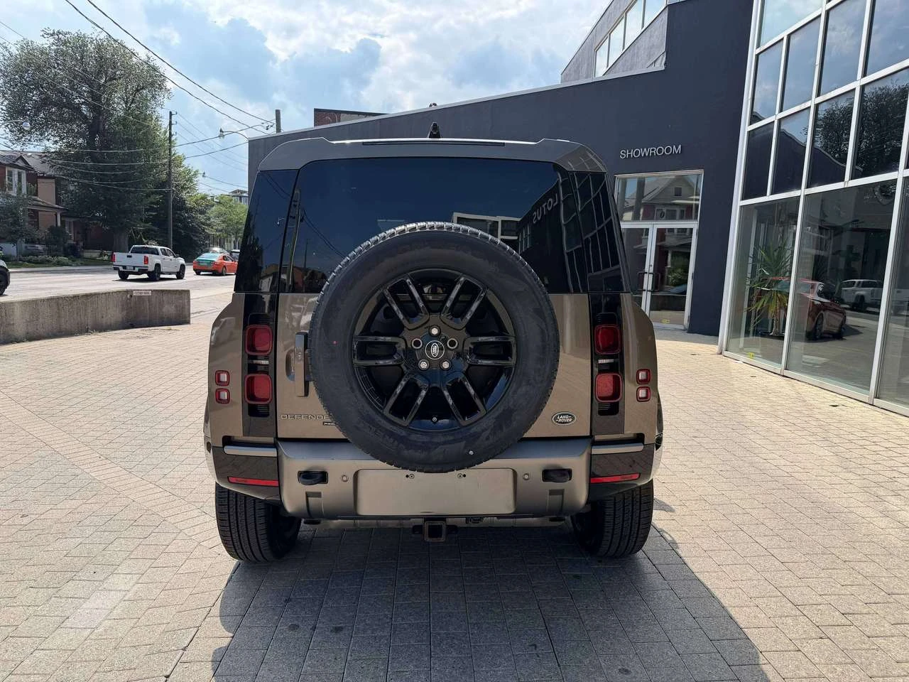 Land Rover Defender X-Dynamic S, снимка 4 - Автомобили и джипове - 56528513