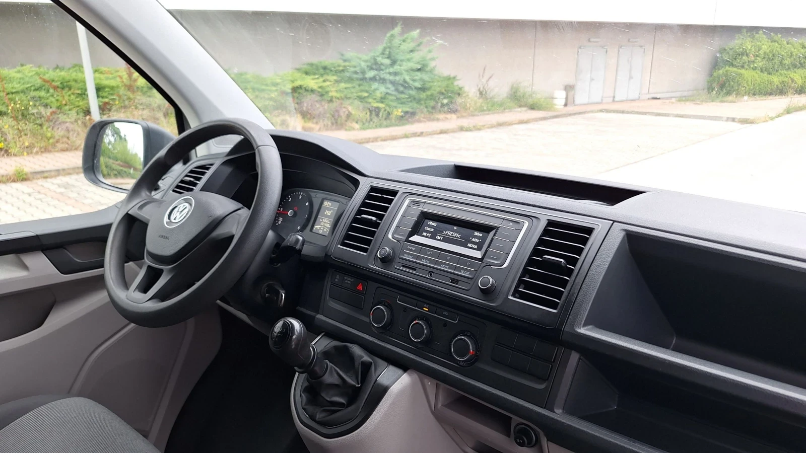 VW Transporter 2.0-КАТО НОВ-КЛИМАТИК, снимка 16 - Бусове и автобуси - 55149713