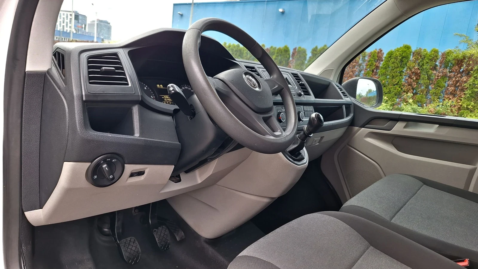 VW Transporter 2.0-КАТО НОВ-КЛИМАТИК, снимка 14 - Бусове и автобуси - 55149713