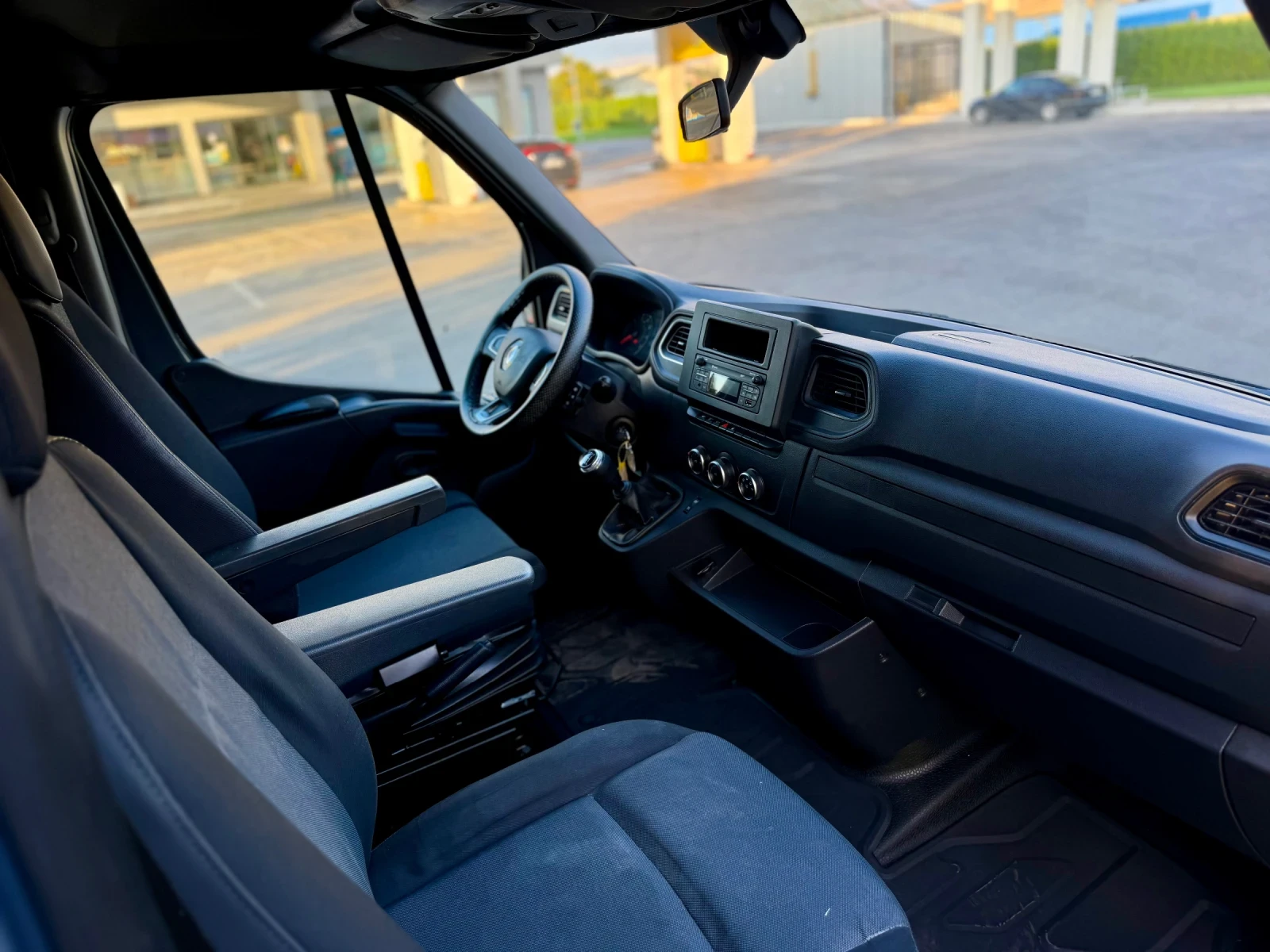 Renault Master 2.3 TWIN CAB!!!ЩОРА!!!10 ПАЛ!!!ТЕМПОМАТ!ЛИЗИНГ!, снимка 7 - Бусове и автобуси - 56060329