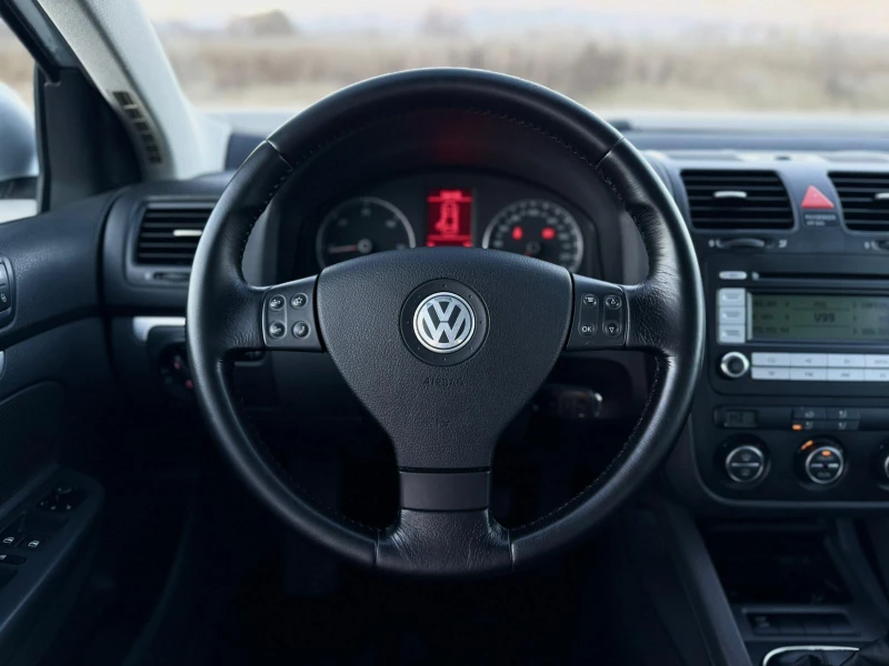 VW Jetta 1.9 TDI/Климатроник/105 к.с./Собствен лизинг, снимка 11 - Автомобили и джипове - 47895825