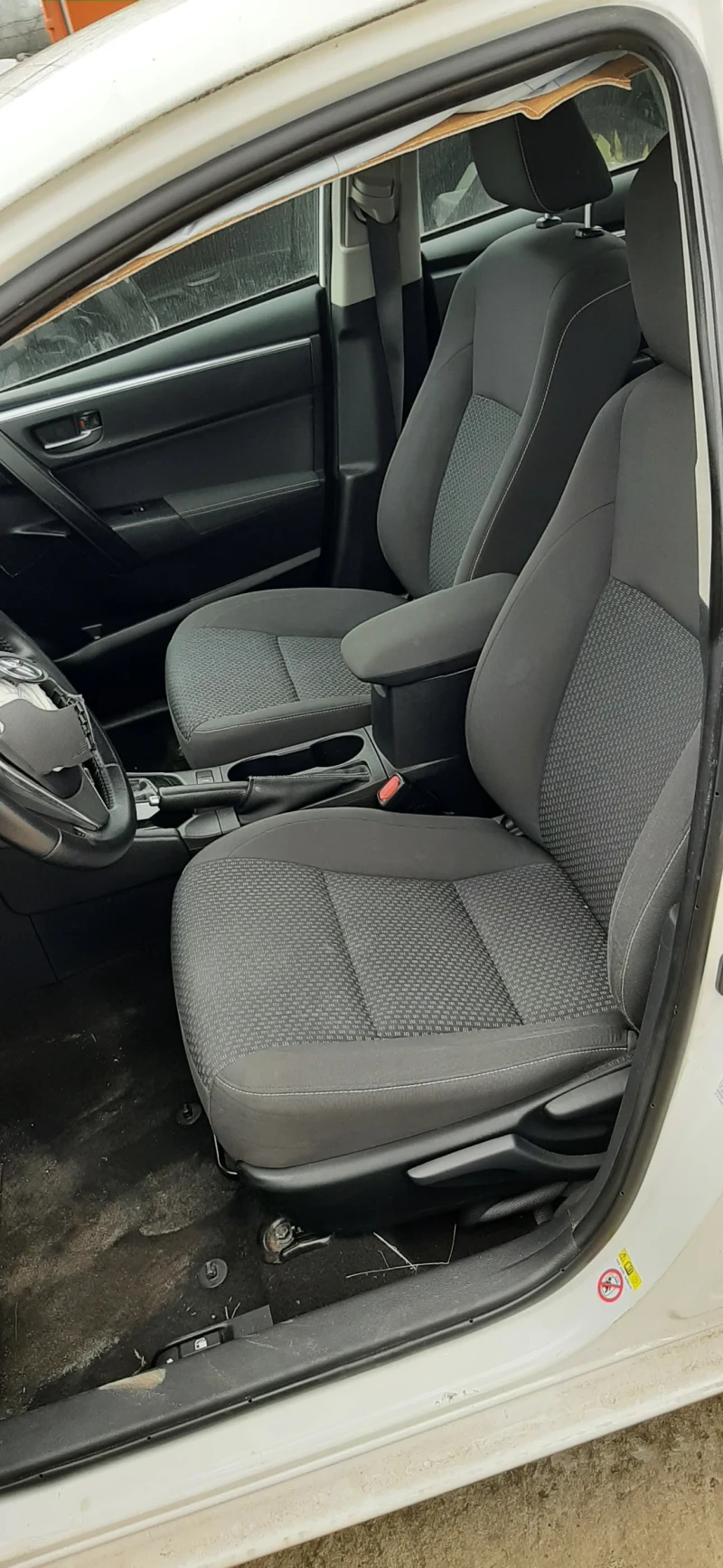 Toyota Corolla 1.6i, снимка 6 - Автомобили и джипове - 49975601