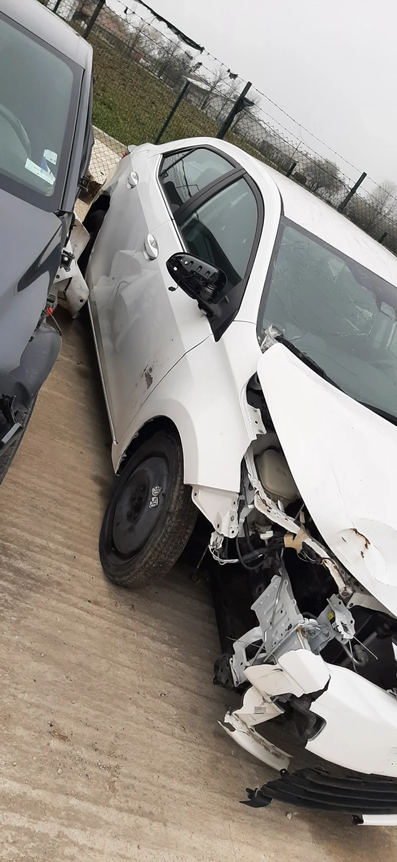 Toyota Corolla 1.6i, снимка 4 - Автомобили и джипове - 49975601