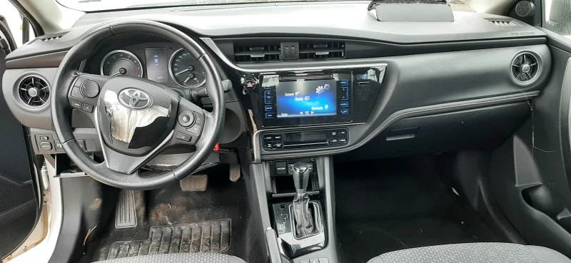 Toyota Corolla 1.6i, снимка 8 - Автомобили и джипове - 49975601