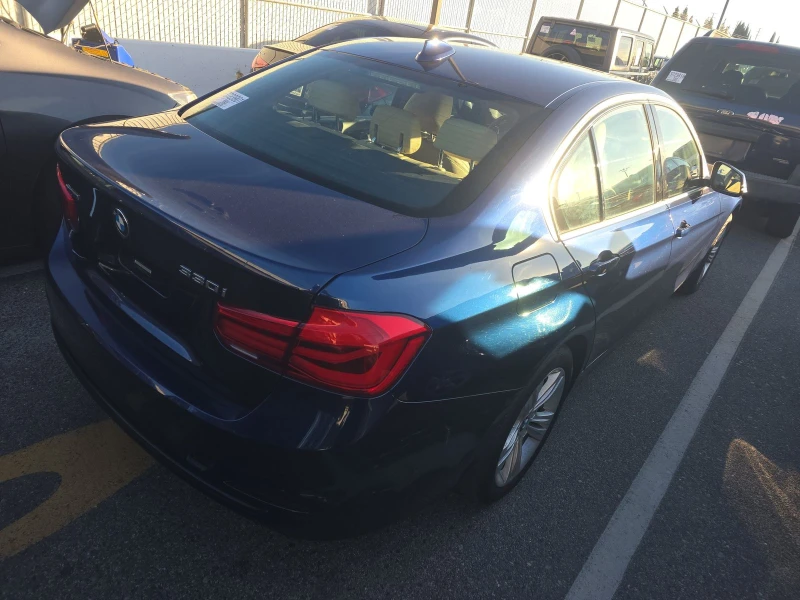 BMW 330 2.0 xDrive * ФИКСИРАНА ЦЕНА* , снимка 4 - Автомобили и джипове - 53090286