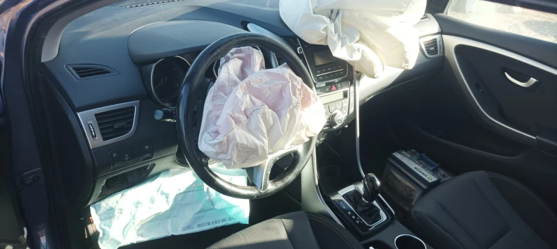 Hyundai I30 1.6i , снимка 16 - Автомобили и джипове - 53140325