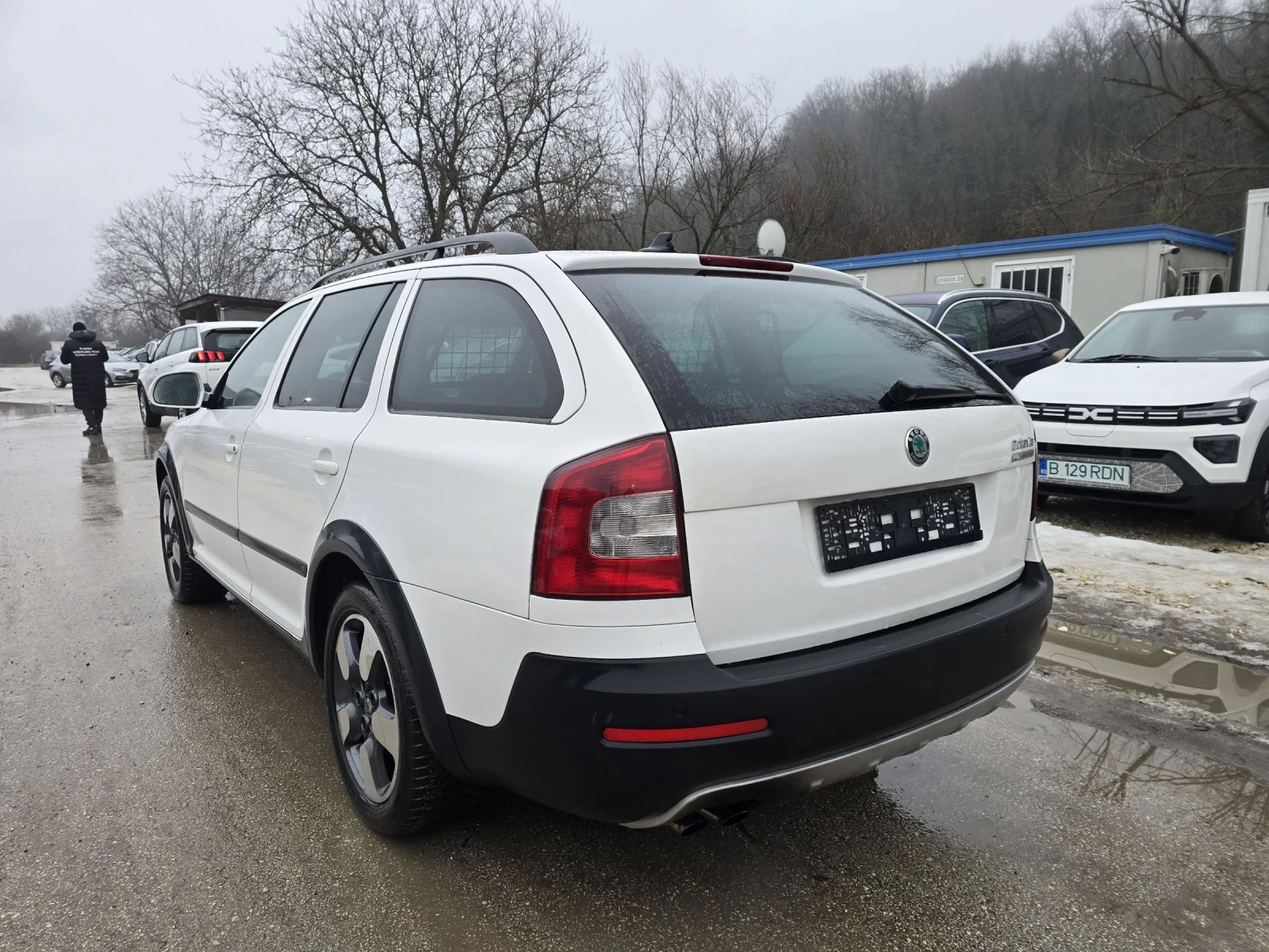 Skoda Octavia Scout 2.0TDI 140к.с 4x4 DSG - изображение 3