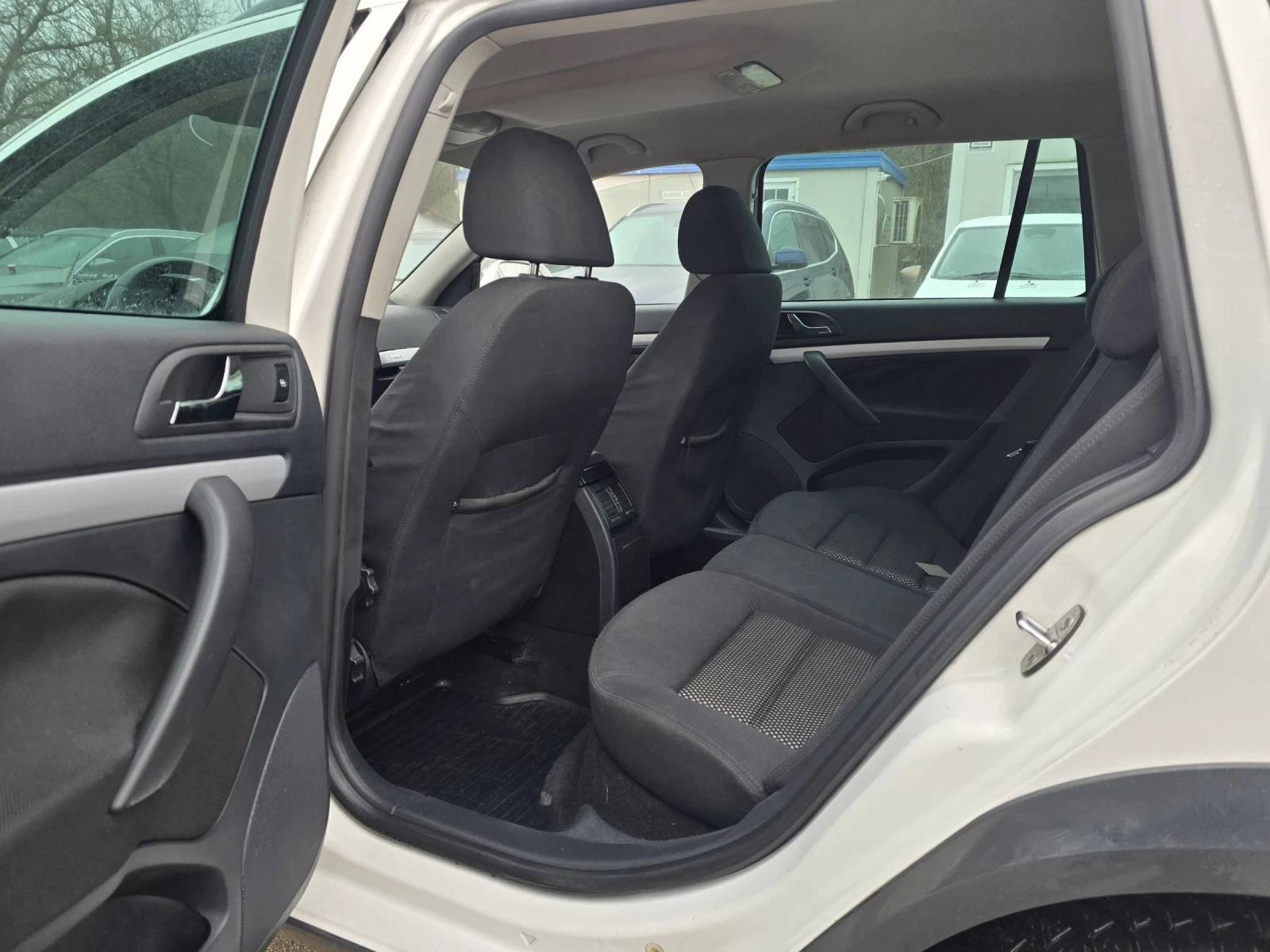 Skoda Octavia Scout 2.0TDI 140�.� 4x4 DSG | Mobile.bg � ����������� 11