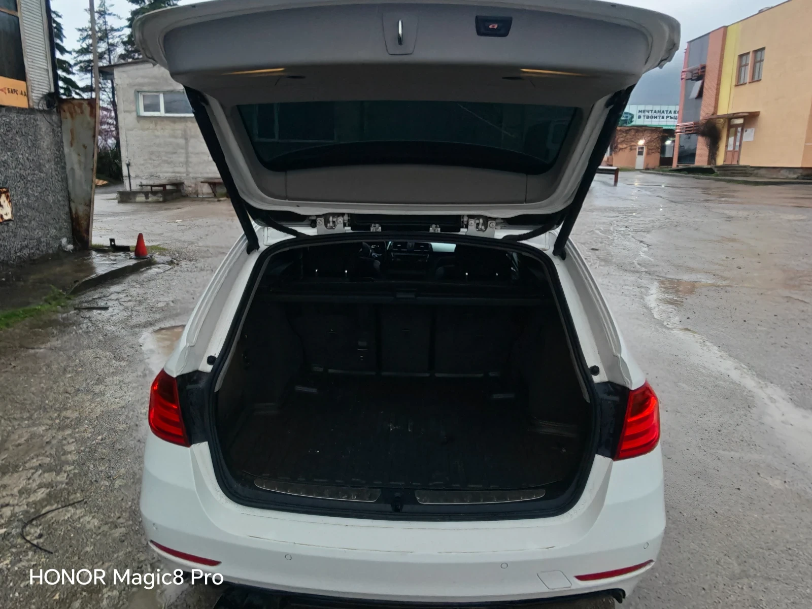 BMW 320 320i xDrive Sport, снимка 5 - Автомобили и джипове - 54061314