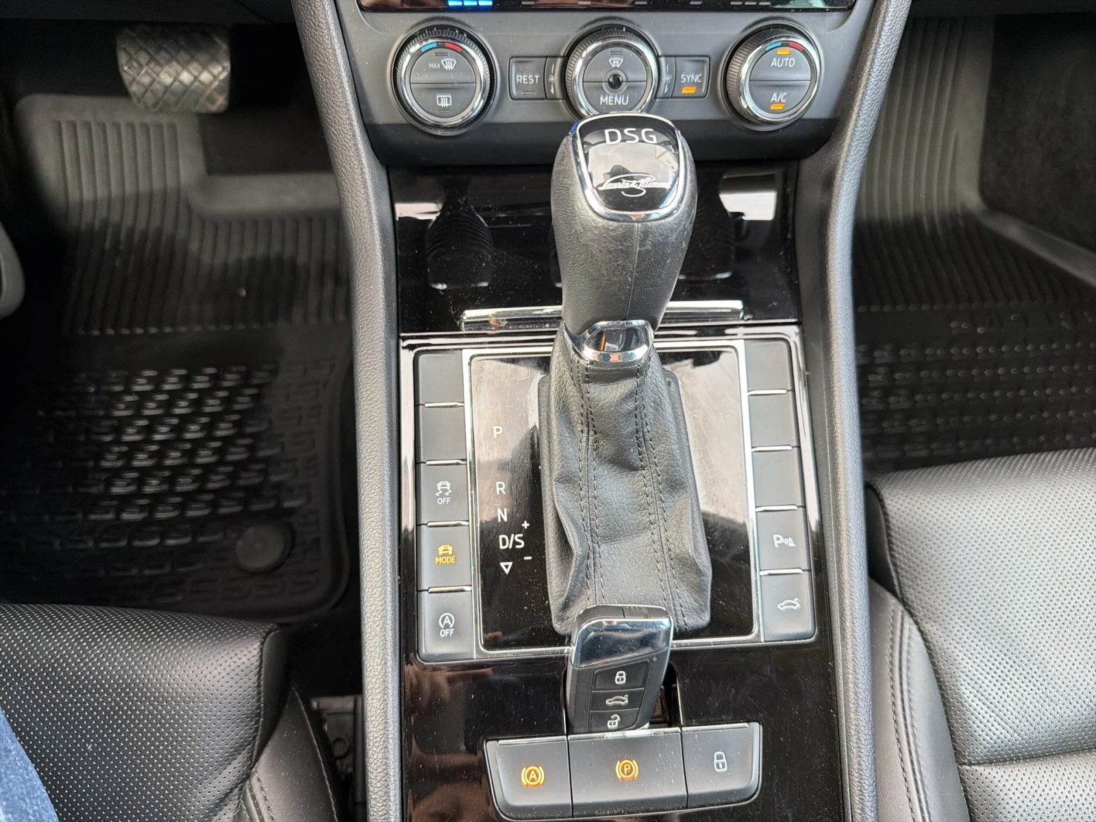 Skoda Superb L&K 2.0TSI 280 к.с. 7DSG 4х4, снимка 14 - Автомобили и джипове - 54414590