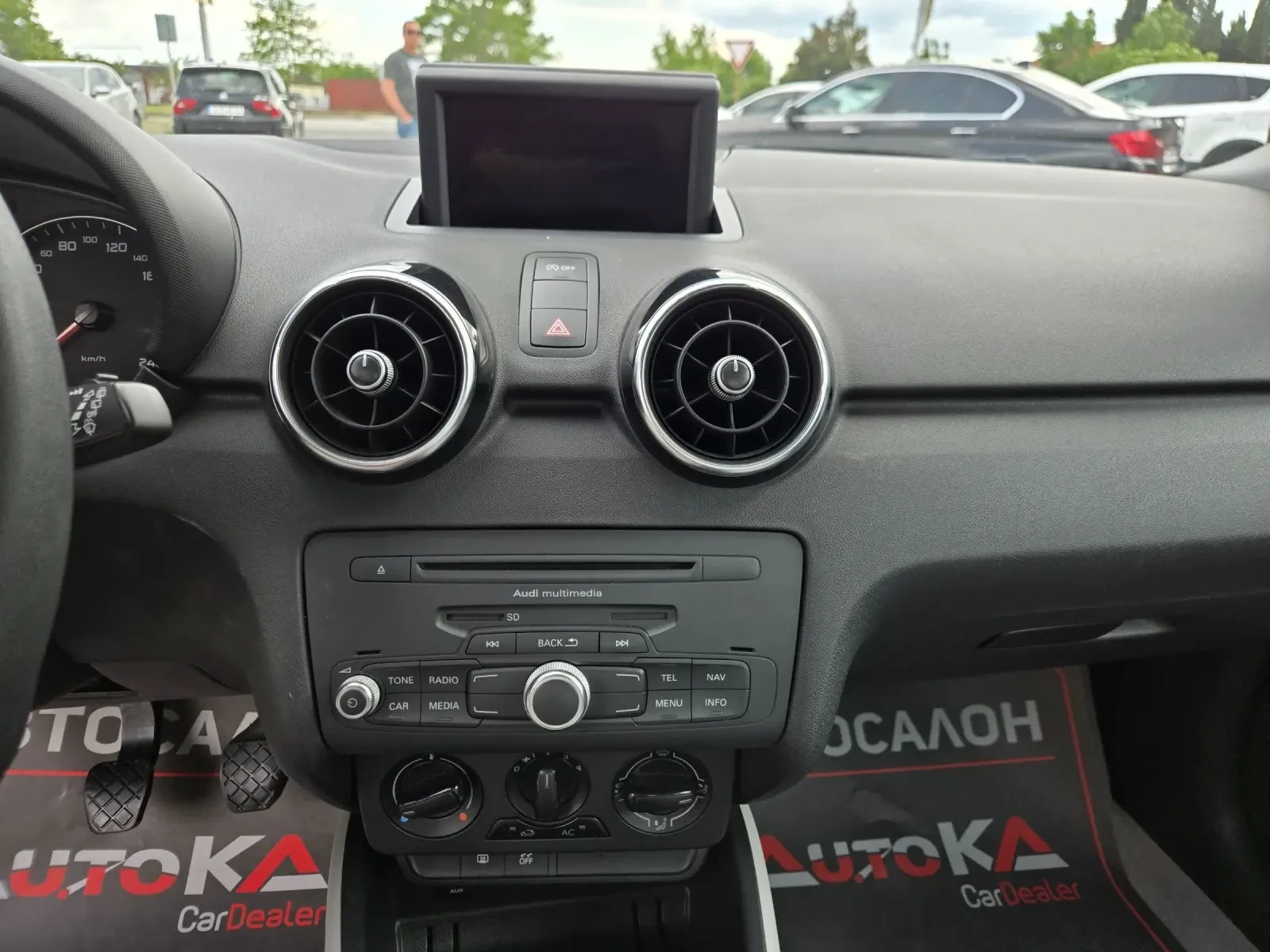 Audi A1 1.6TDI-105кс= КЛИМАТИК= НАПЪЛНО ОБСЛУЖЕН= EURO 5A, снимка 14 - Автомобили и джипове - 54714597