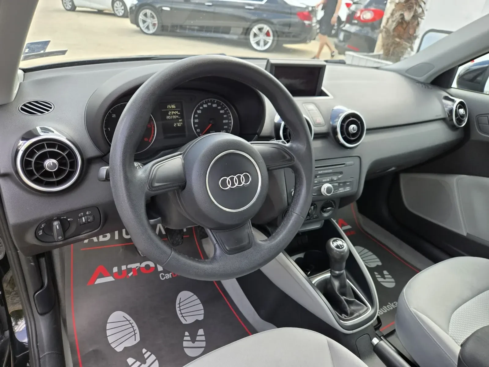 Audi A1 1.6TDI-105кс= КЛИМАТИК= НАПЪЛНО ОБСЛУЖЕН= EURO 5A, снимка 8 - Автомобили и джипове - 54714597