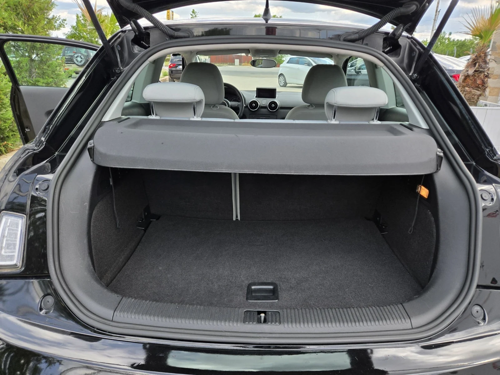 Audi A1 1.6TDI-105кс= КЛИМАТИК= НАПЪЛНО ОБСЛУЖЕН= EURO 5A, снимка 10 - Автомобили и джипове - 54714597